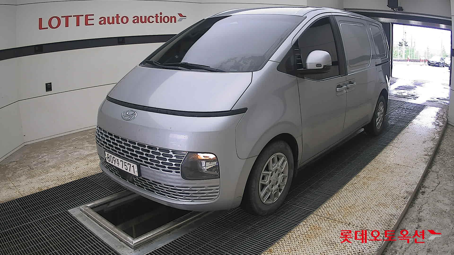 2022 - hyundai staria