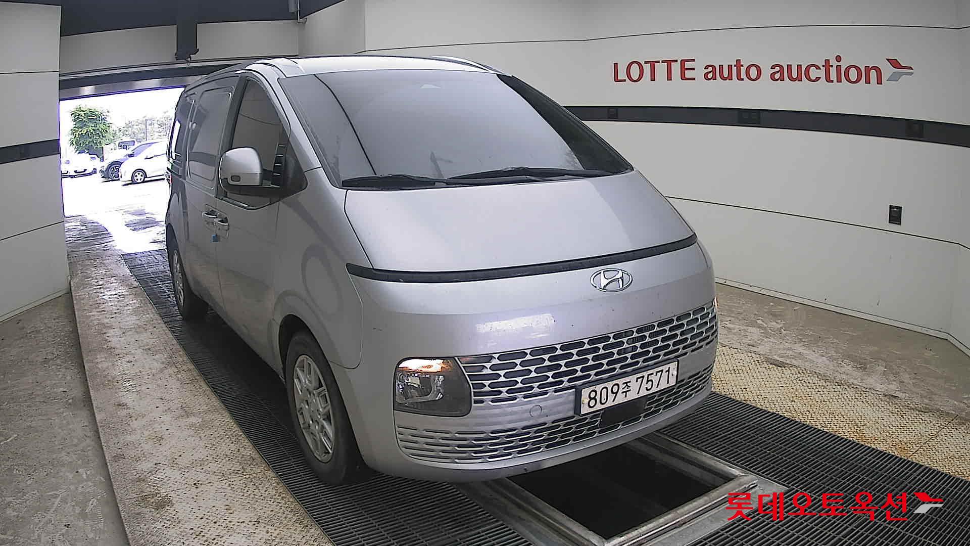 2022 - hyundai staria