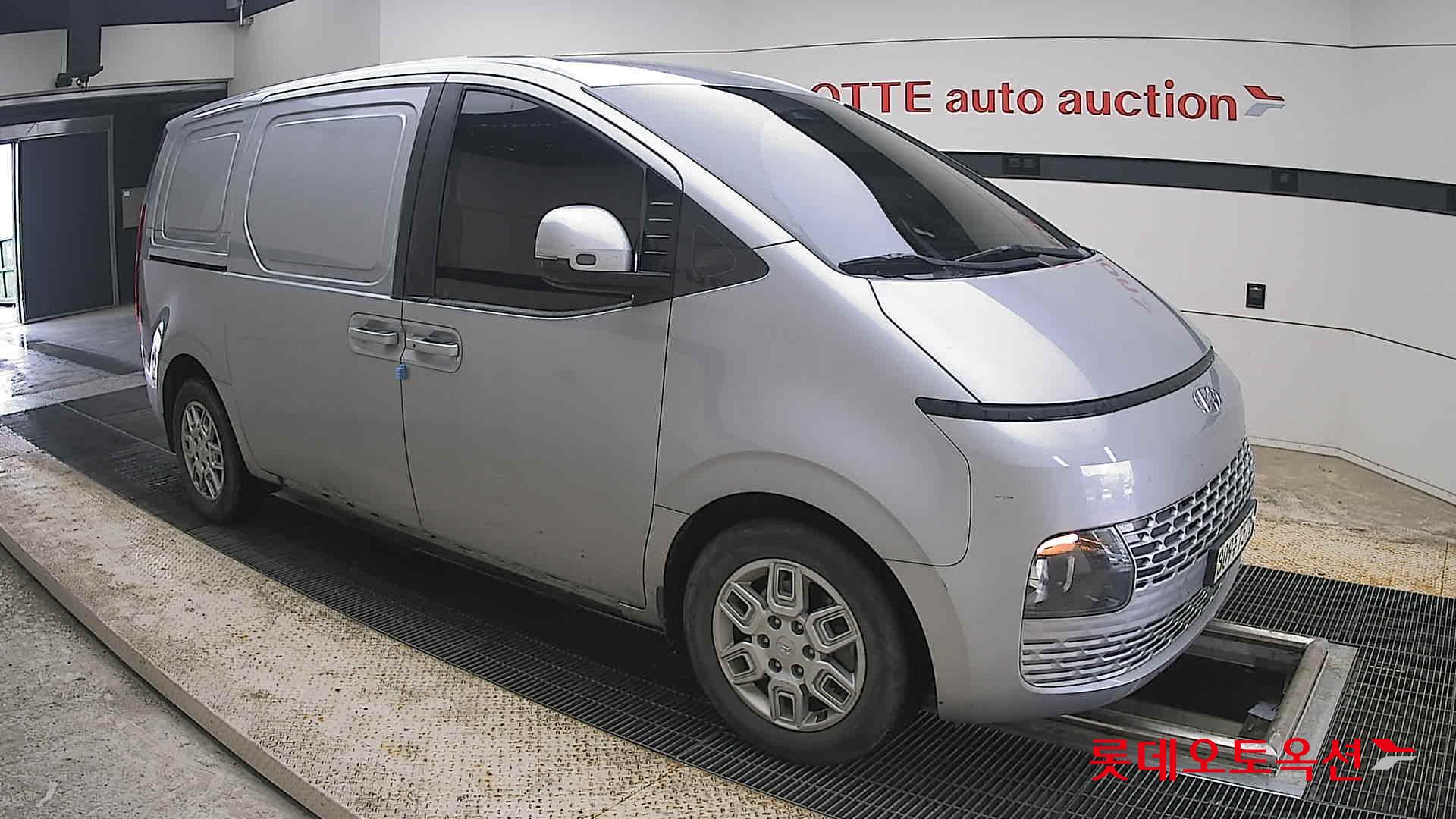 2022 - hyundai staria
