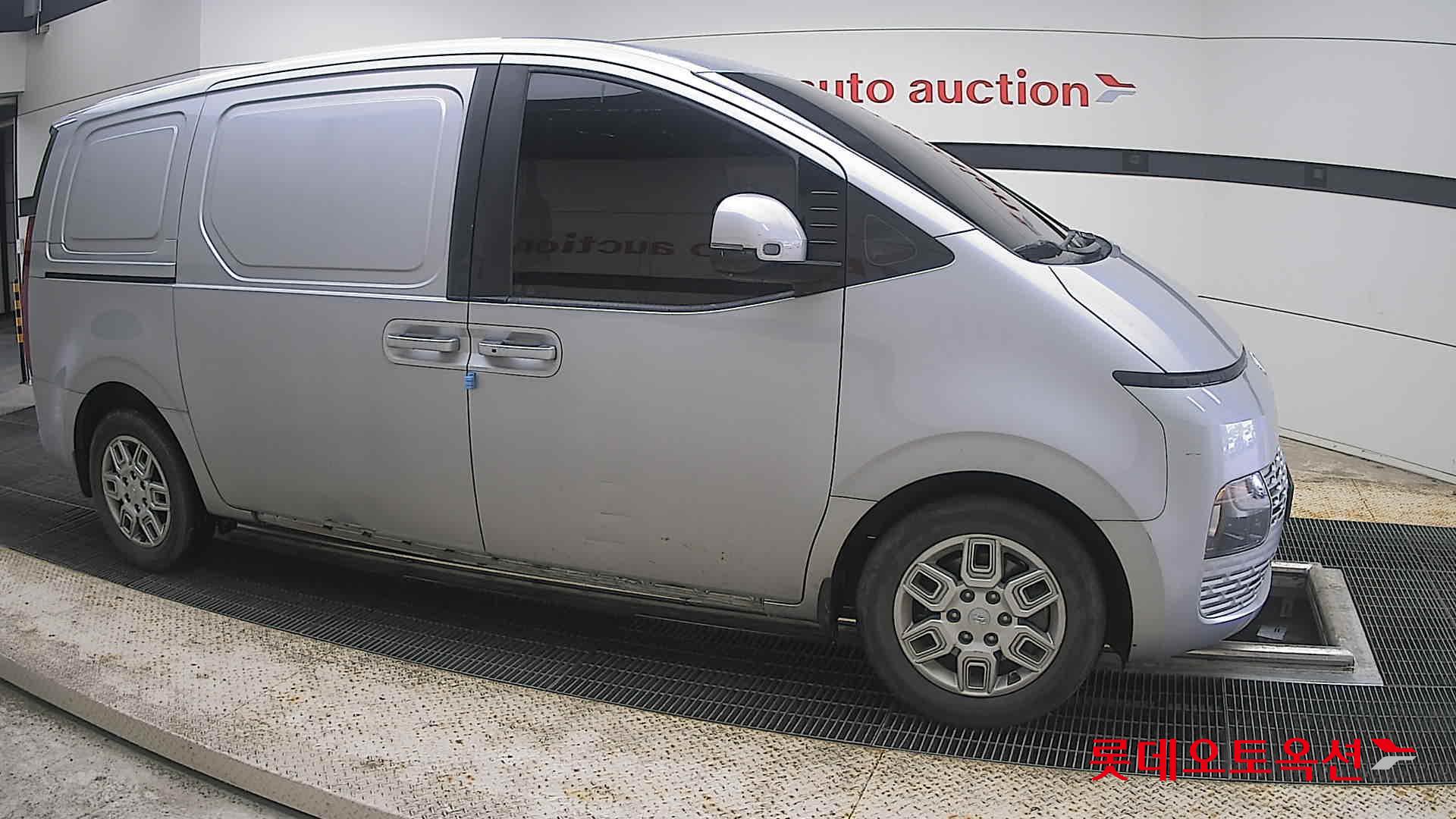 2022 - hyundai staria