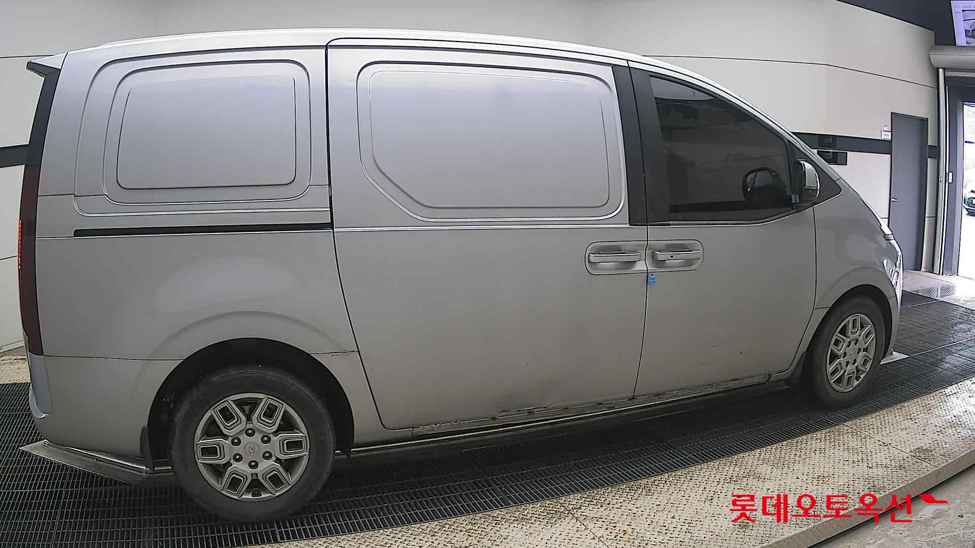2022 - hyundai staria
