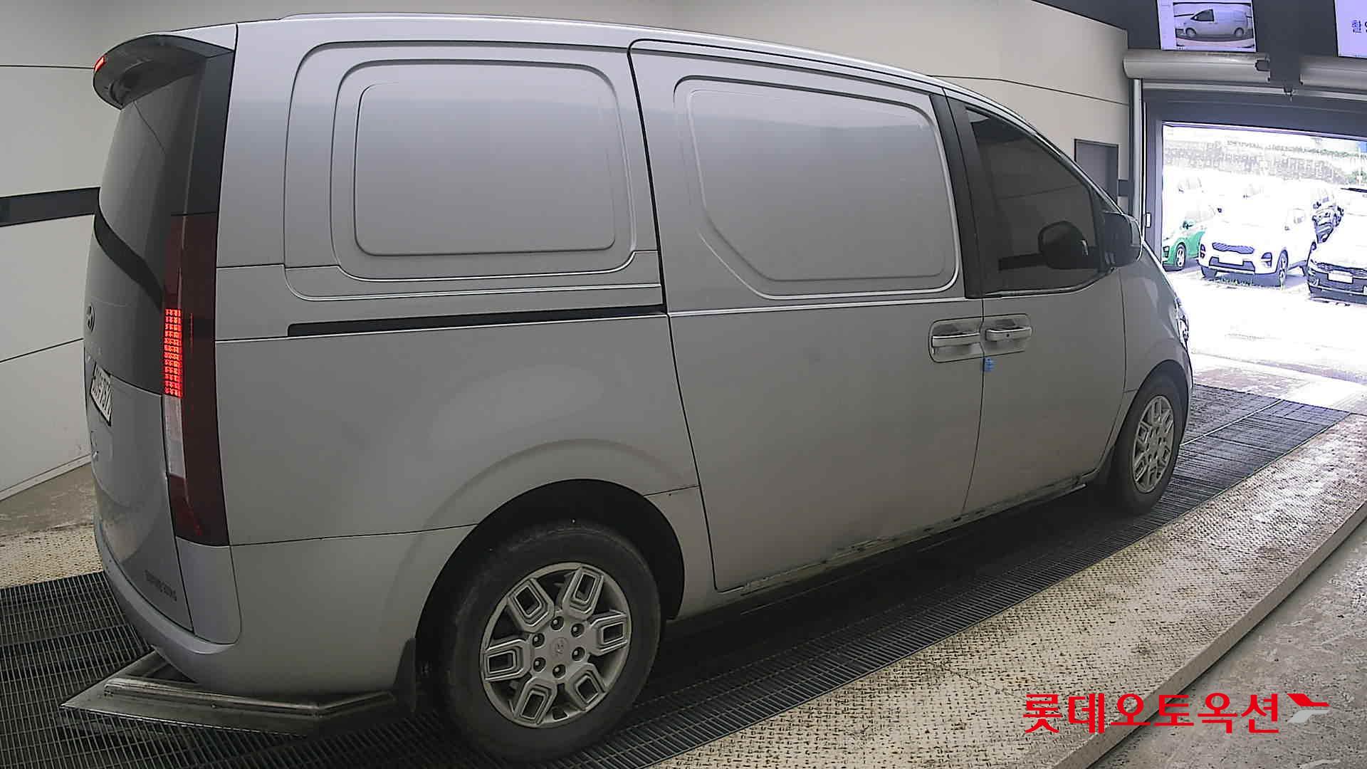 2022 - hyundai staria