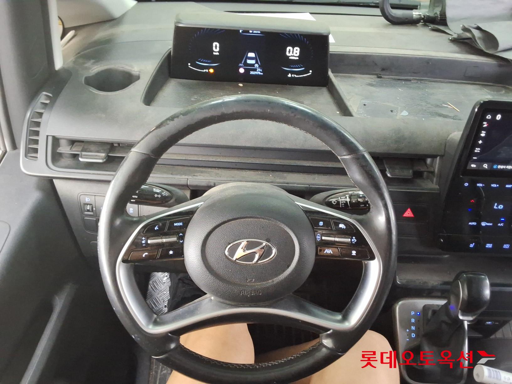 2022 - hyundai staria