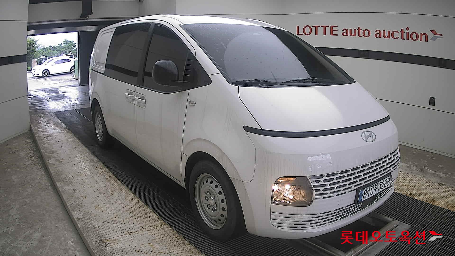 هيونداي ستاريا 2025 AT