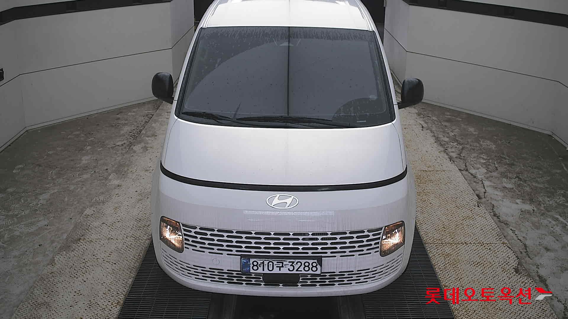 هيونداي ستاريا 2025 AT