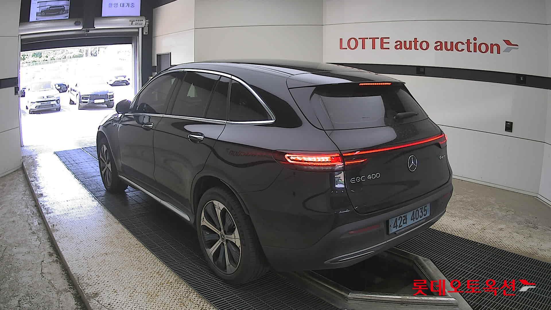 مرسيدس بنز EQC - 4