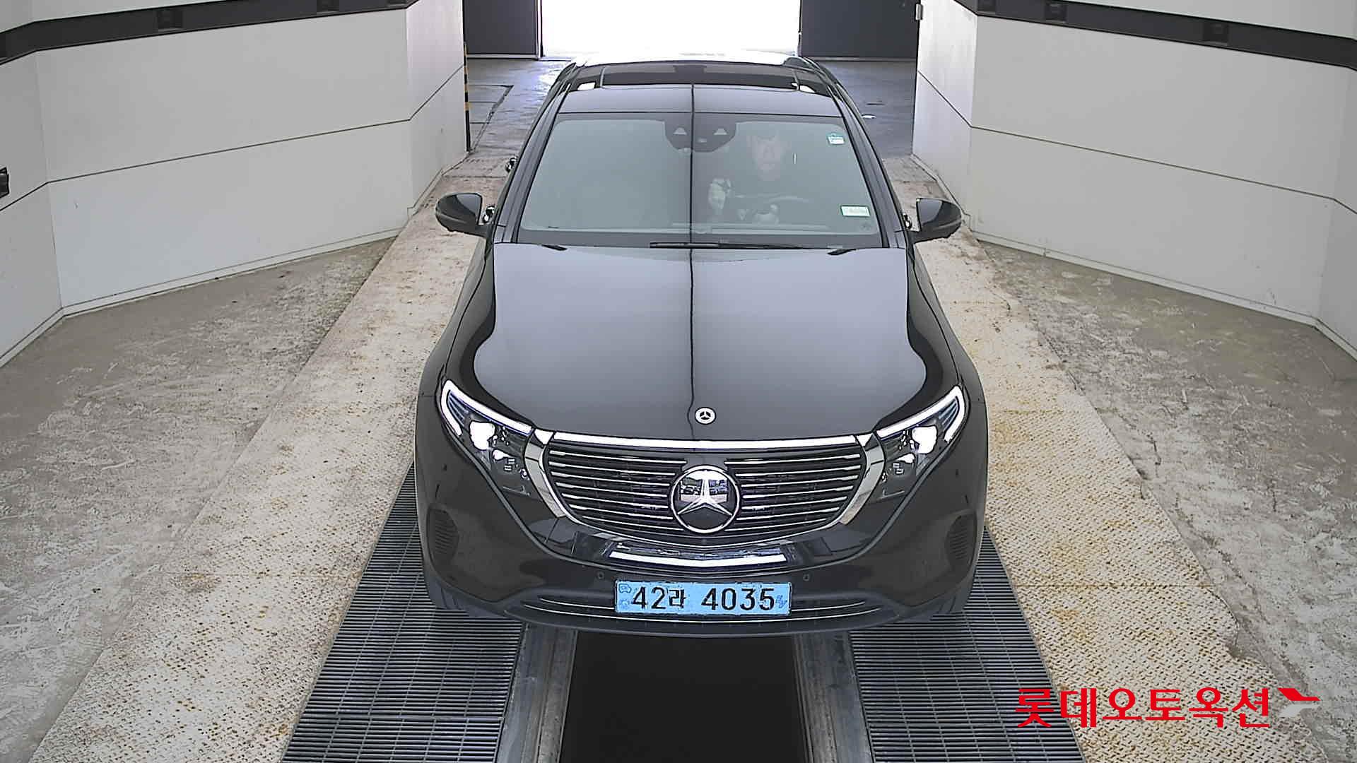 مرسيدس بنز EQC - 1