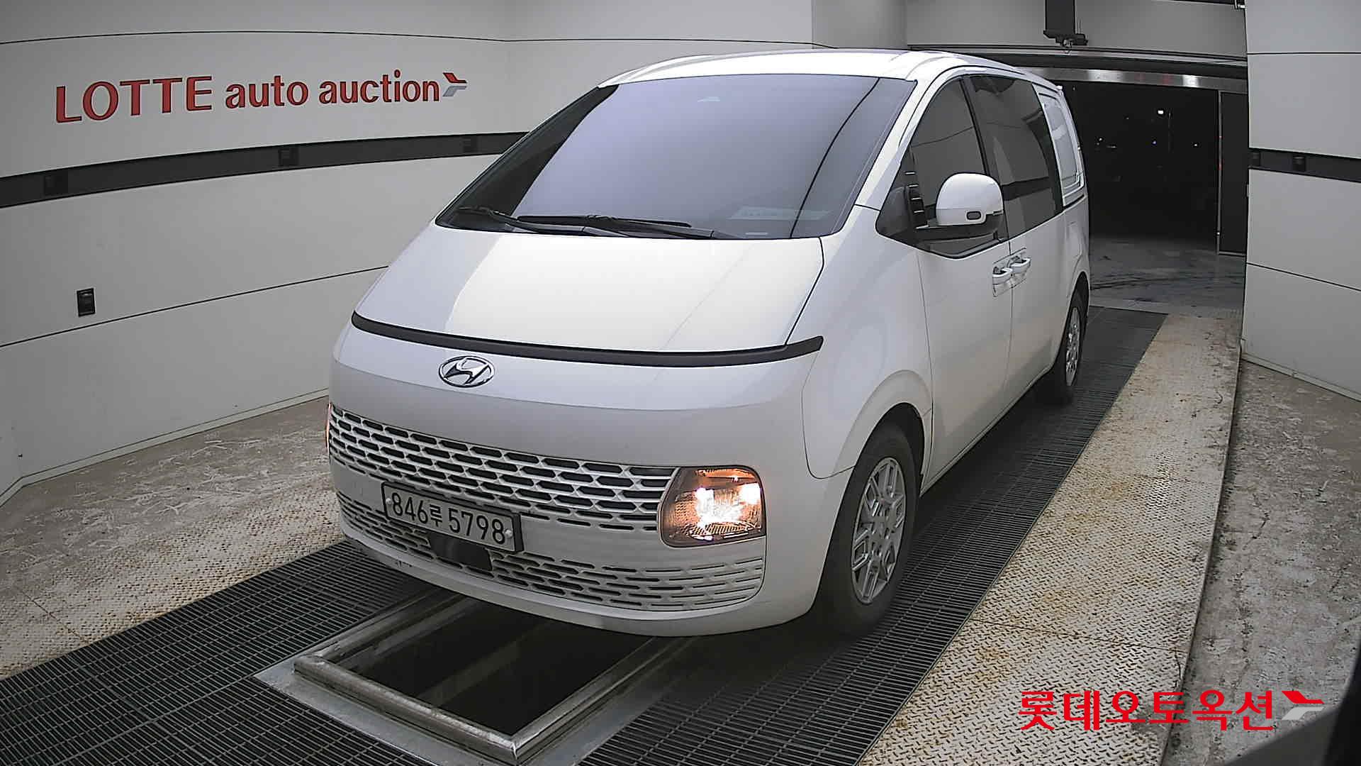 Hyundai Staria - 10