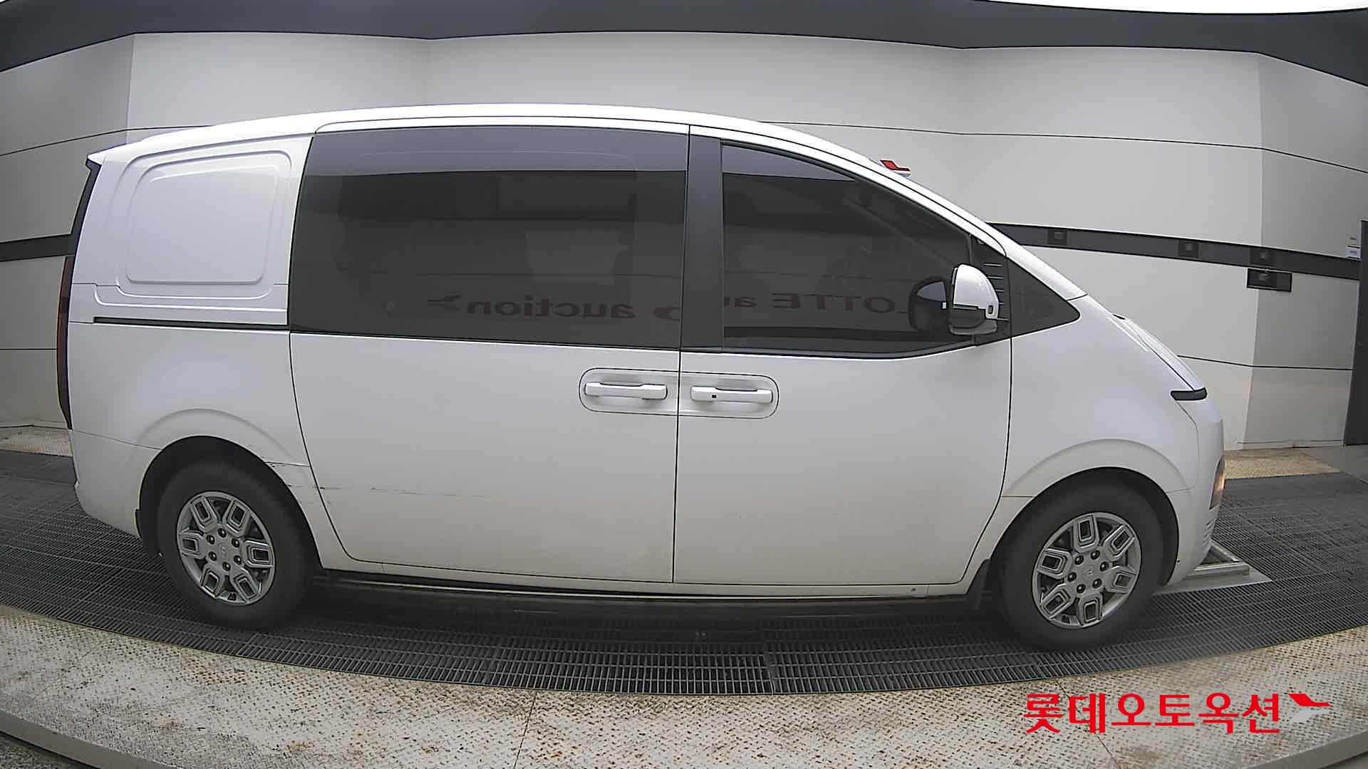 Hyundai Staria - 21