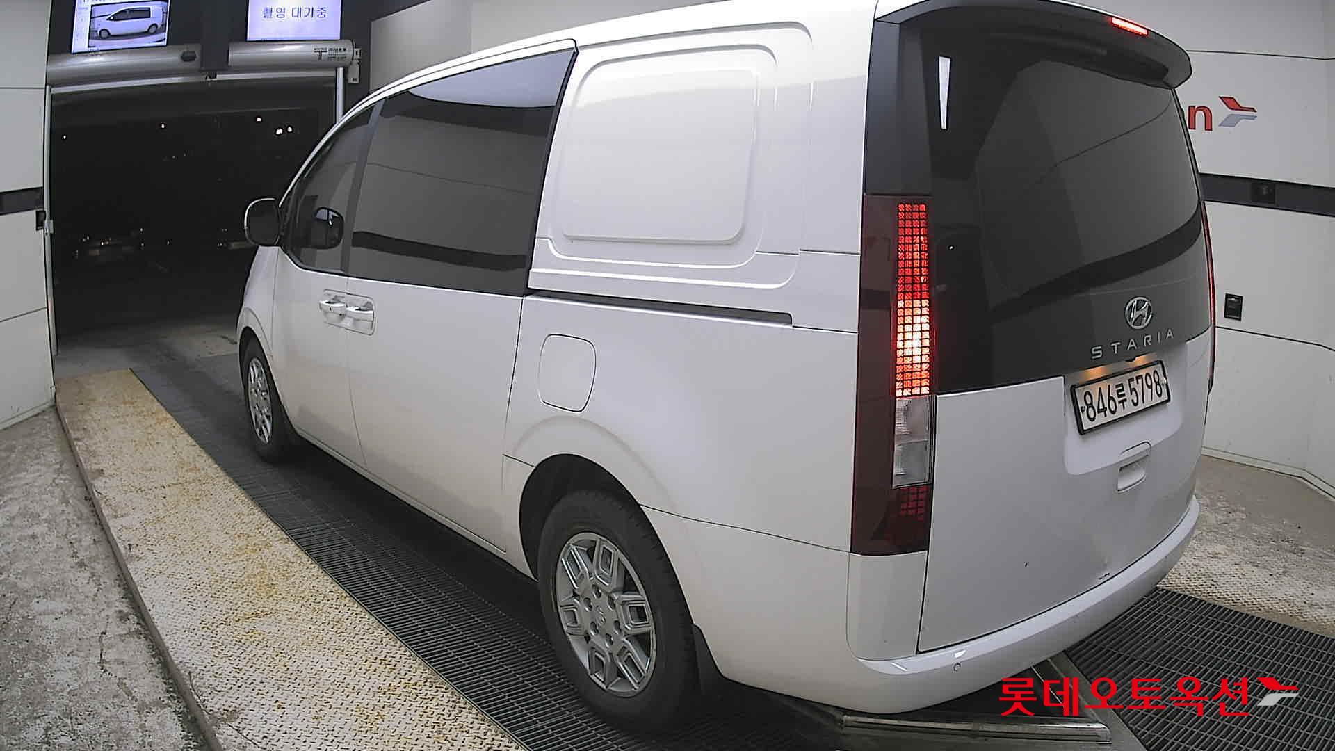 Hyundai Staria - 4
