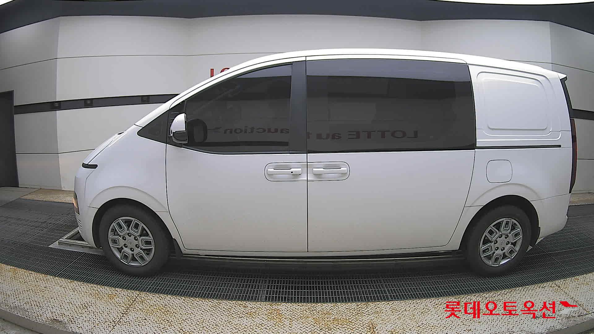 Hyundai Staria - 13