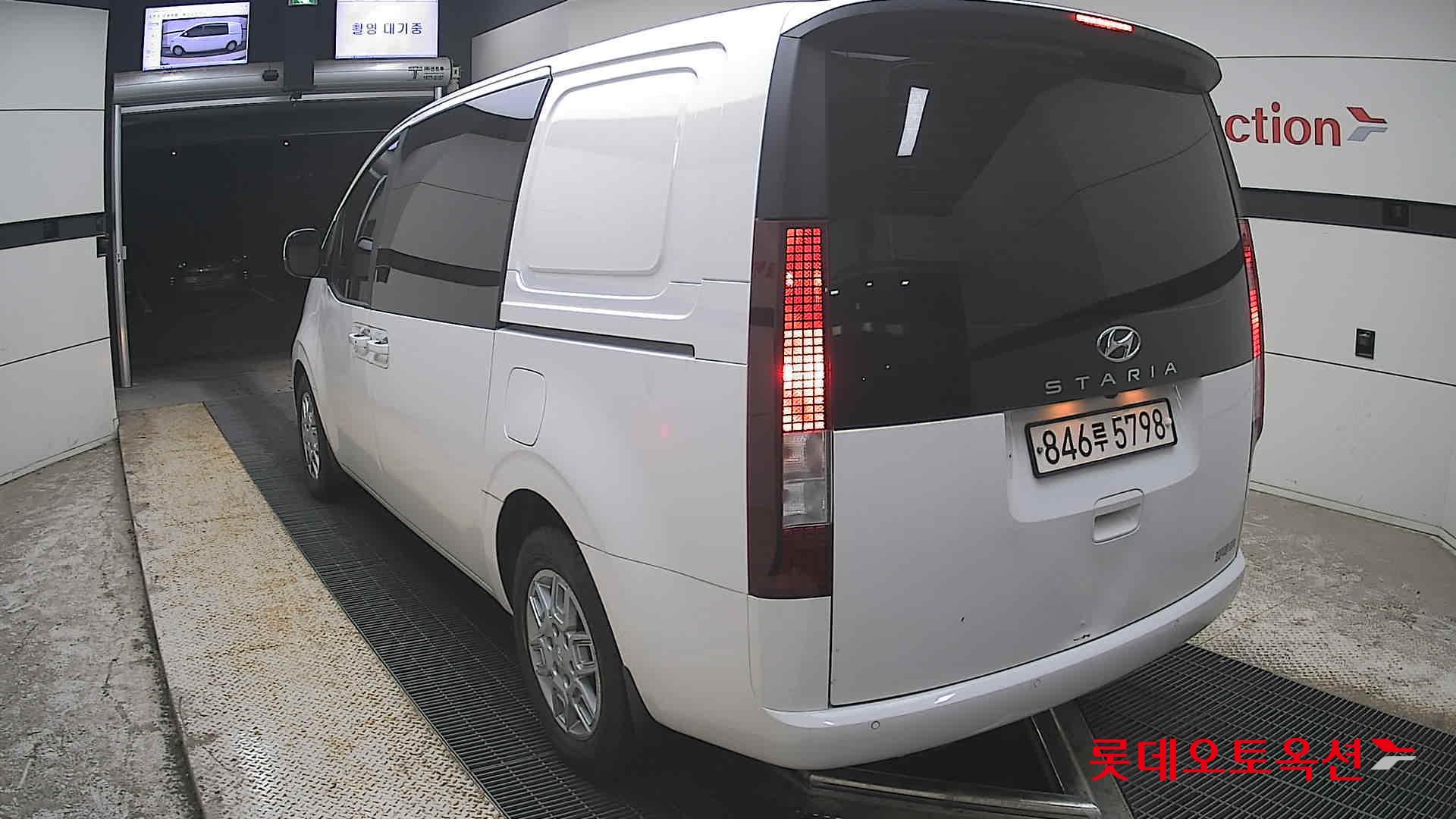 Hyundai Staria - 16
