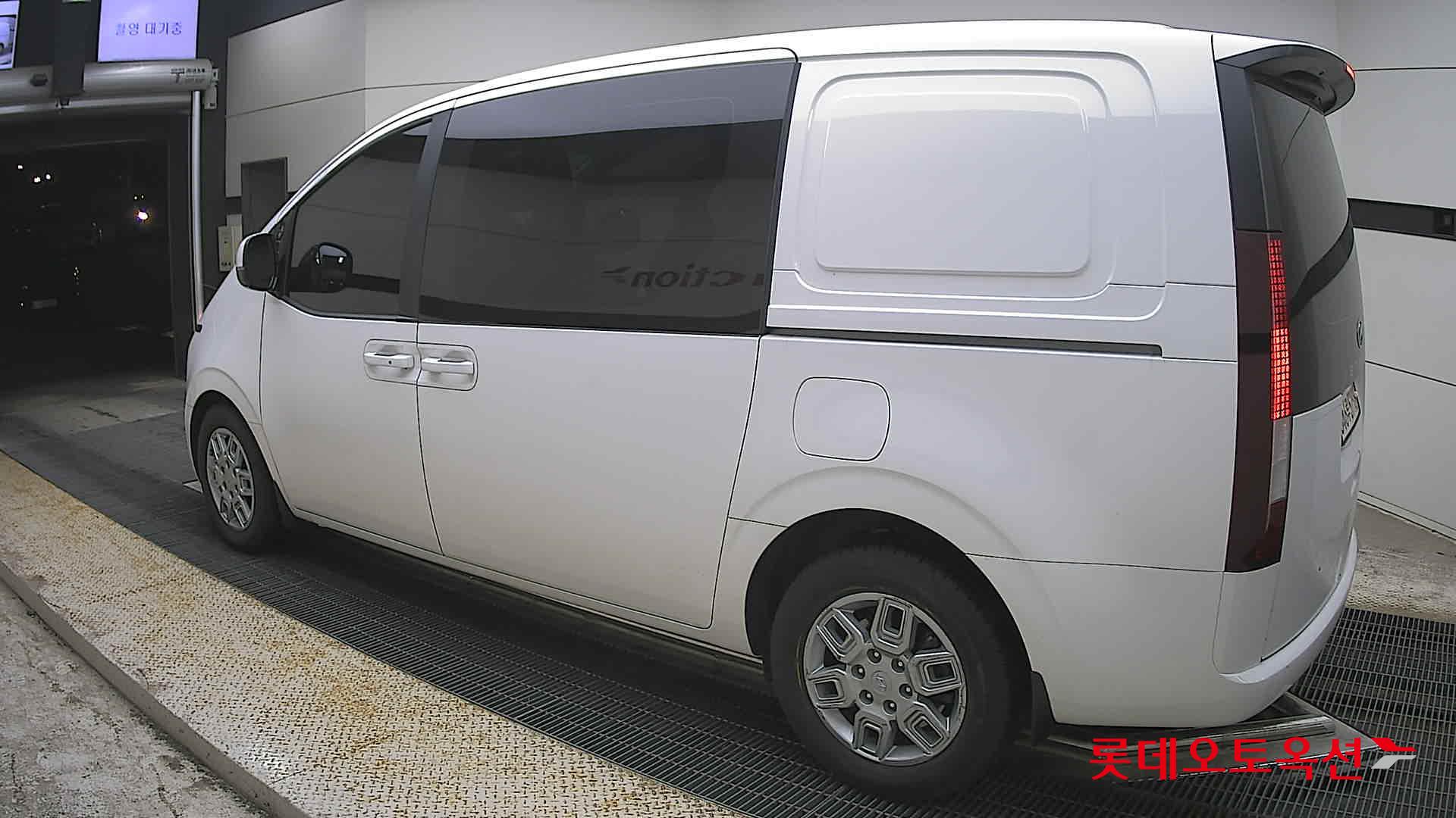 Hyundai Staria - 15