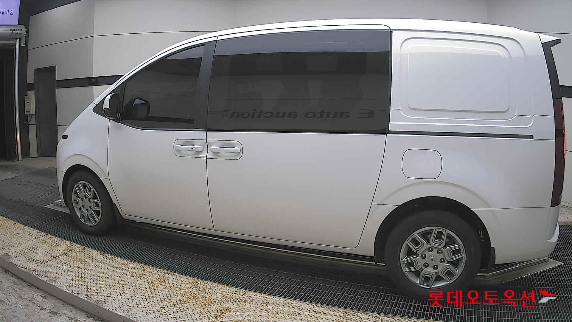Hyundai Staria - 14