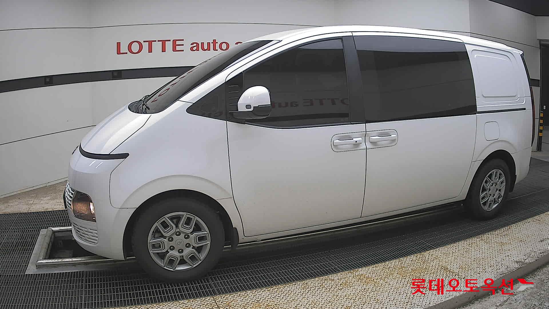 Hyundai Staria - 12