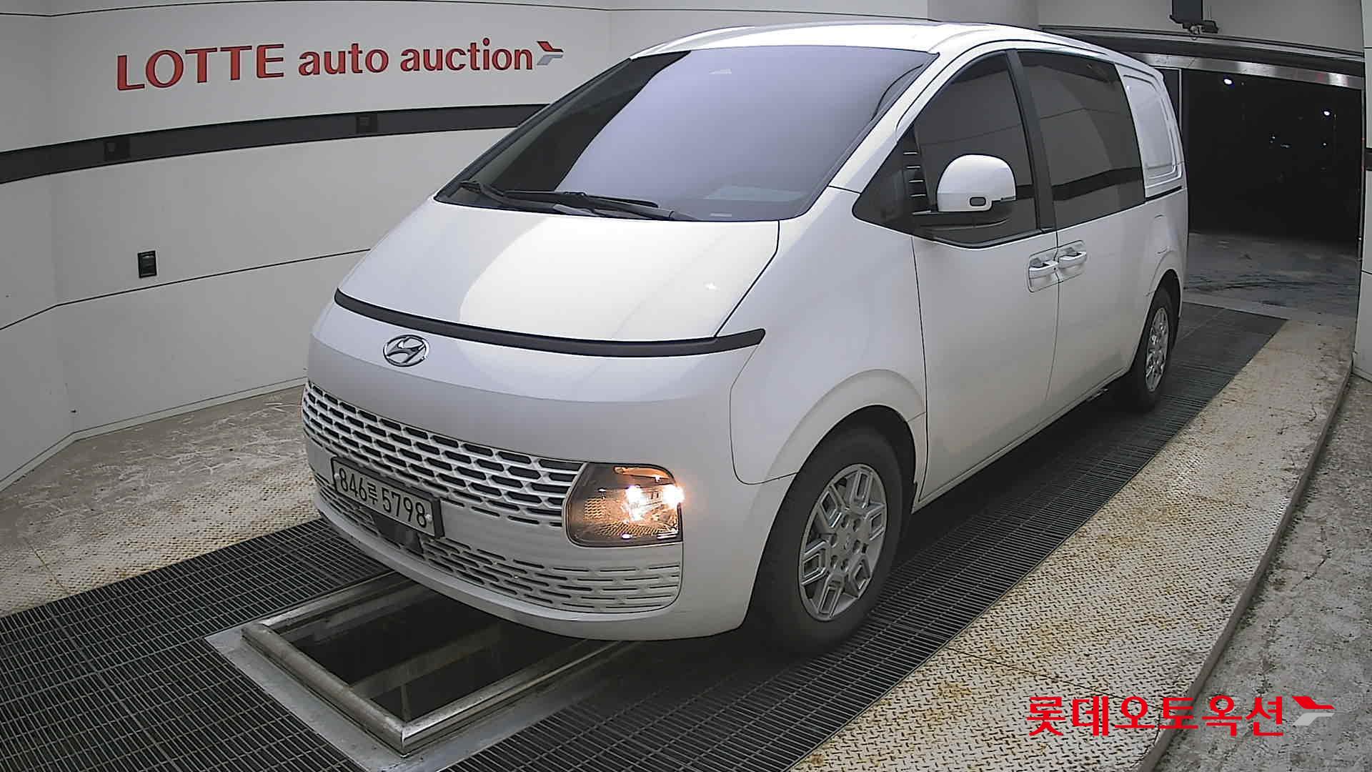 Hyundai Staria - 3