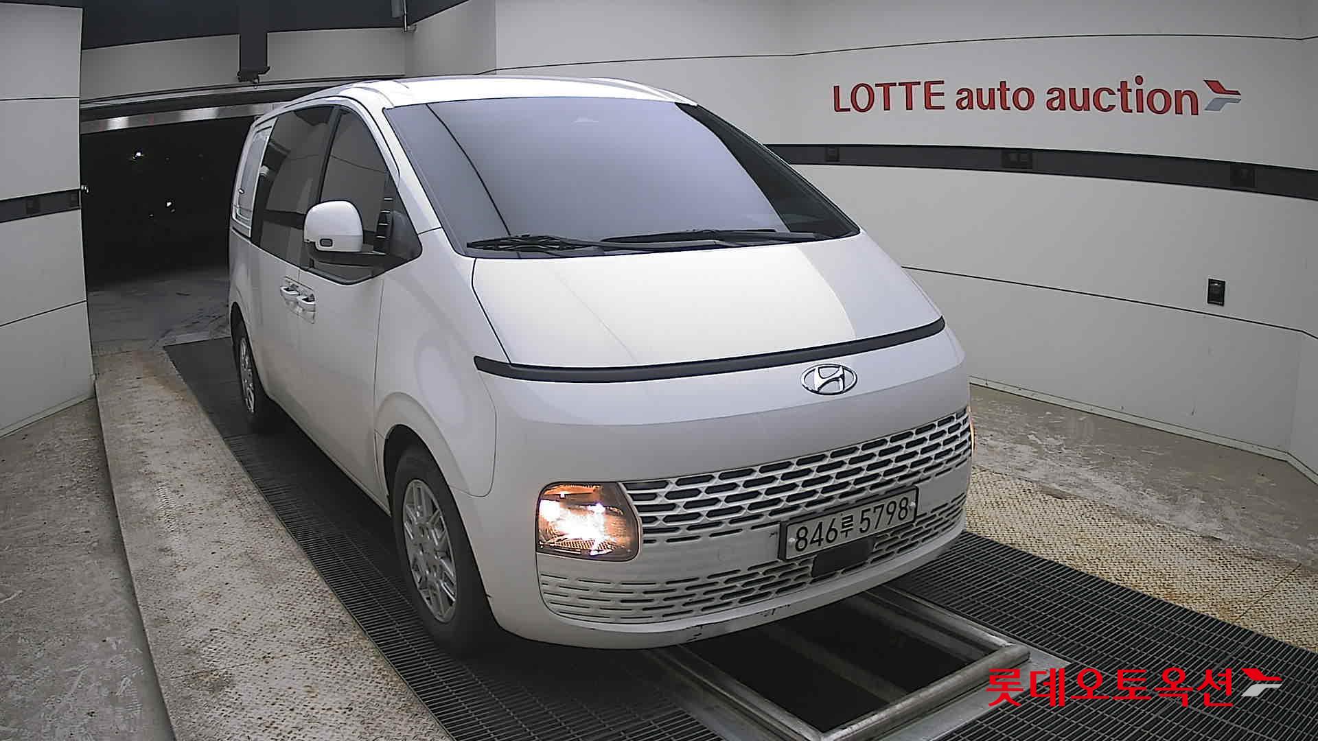 Hyundai Staria - 24