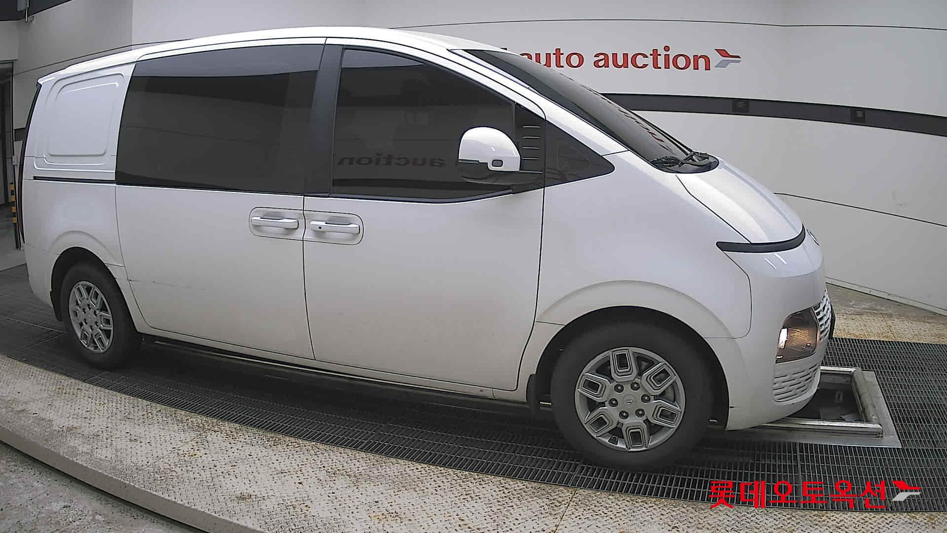 Hyundai Staria - 22
