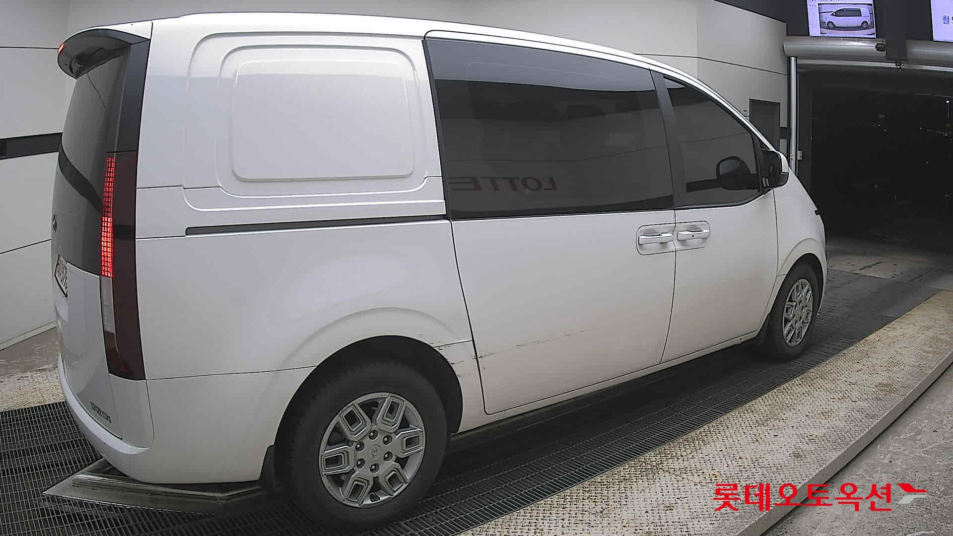 Hyundai Staria - 19