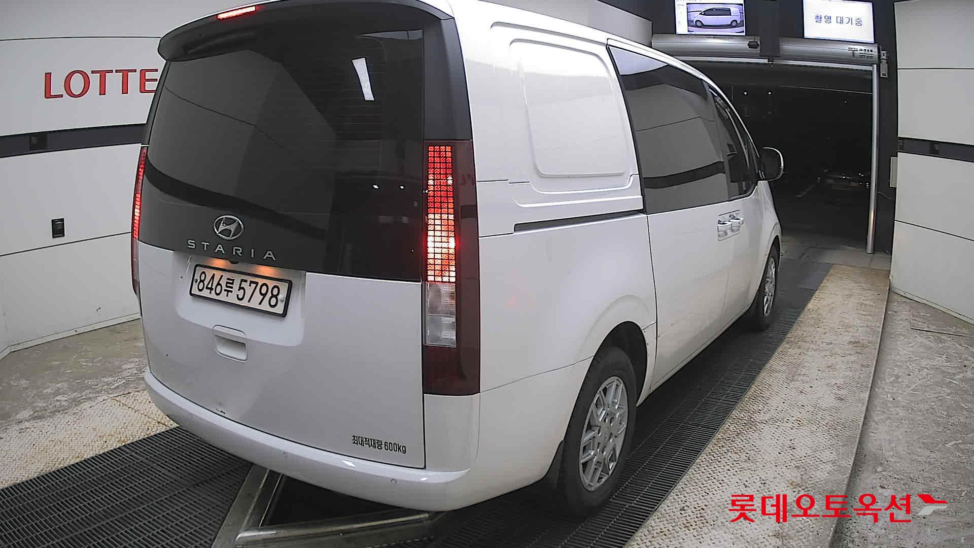 Hyundai Staria - 18