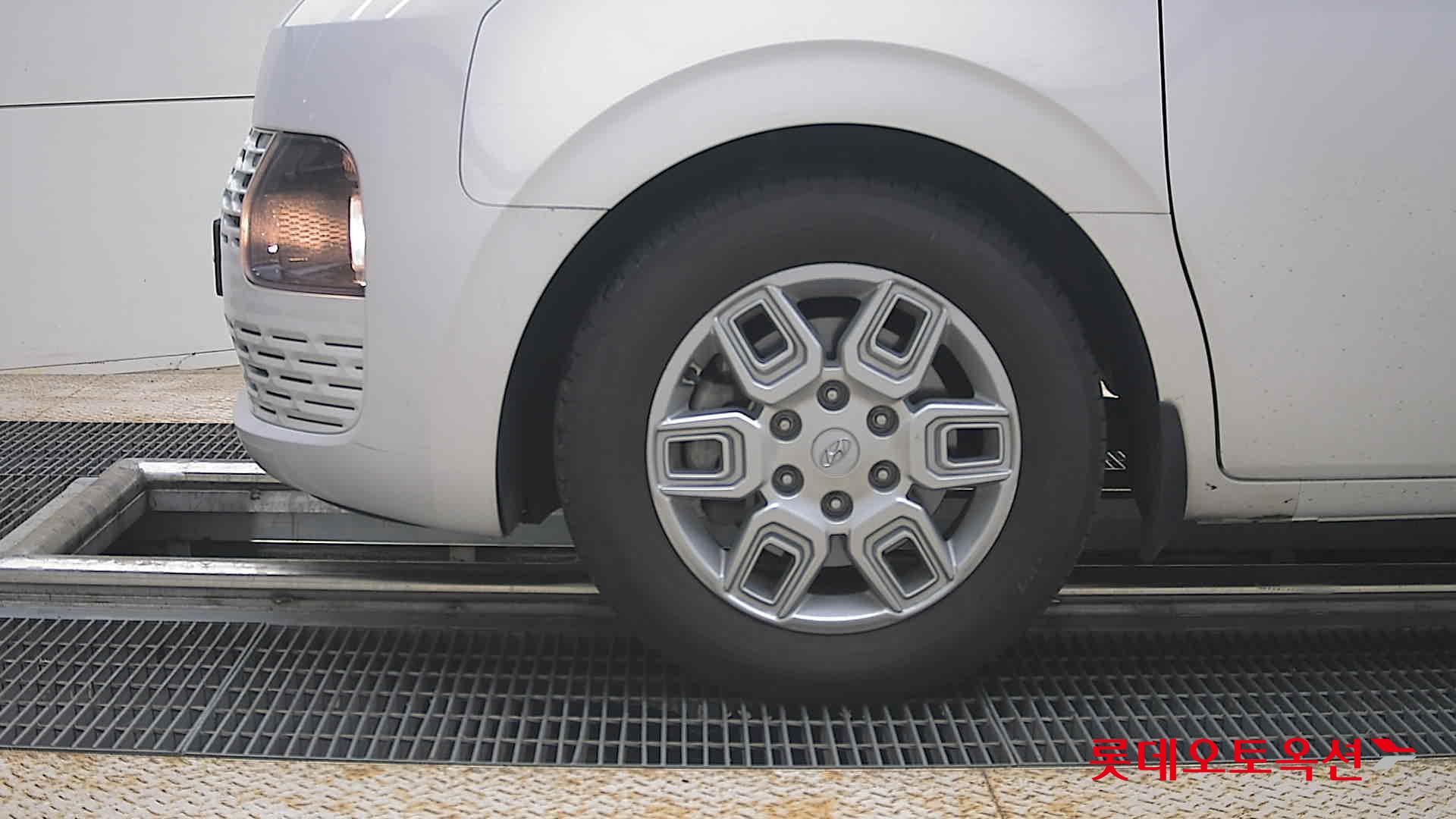 Hyundai Staria - 25