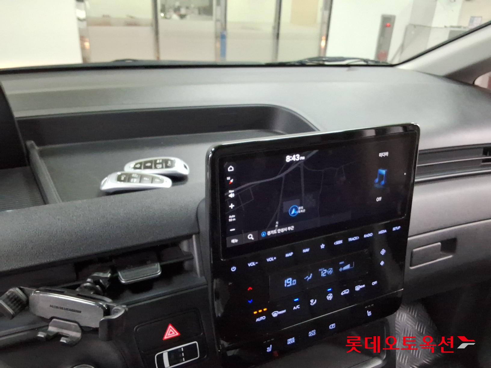 Hyundai Staria - 33