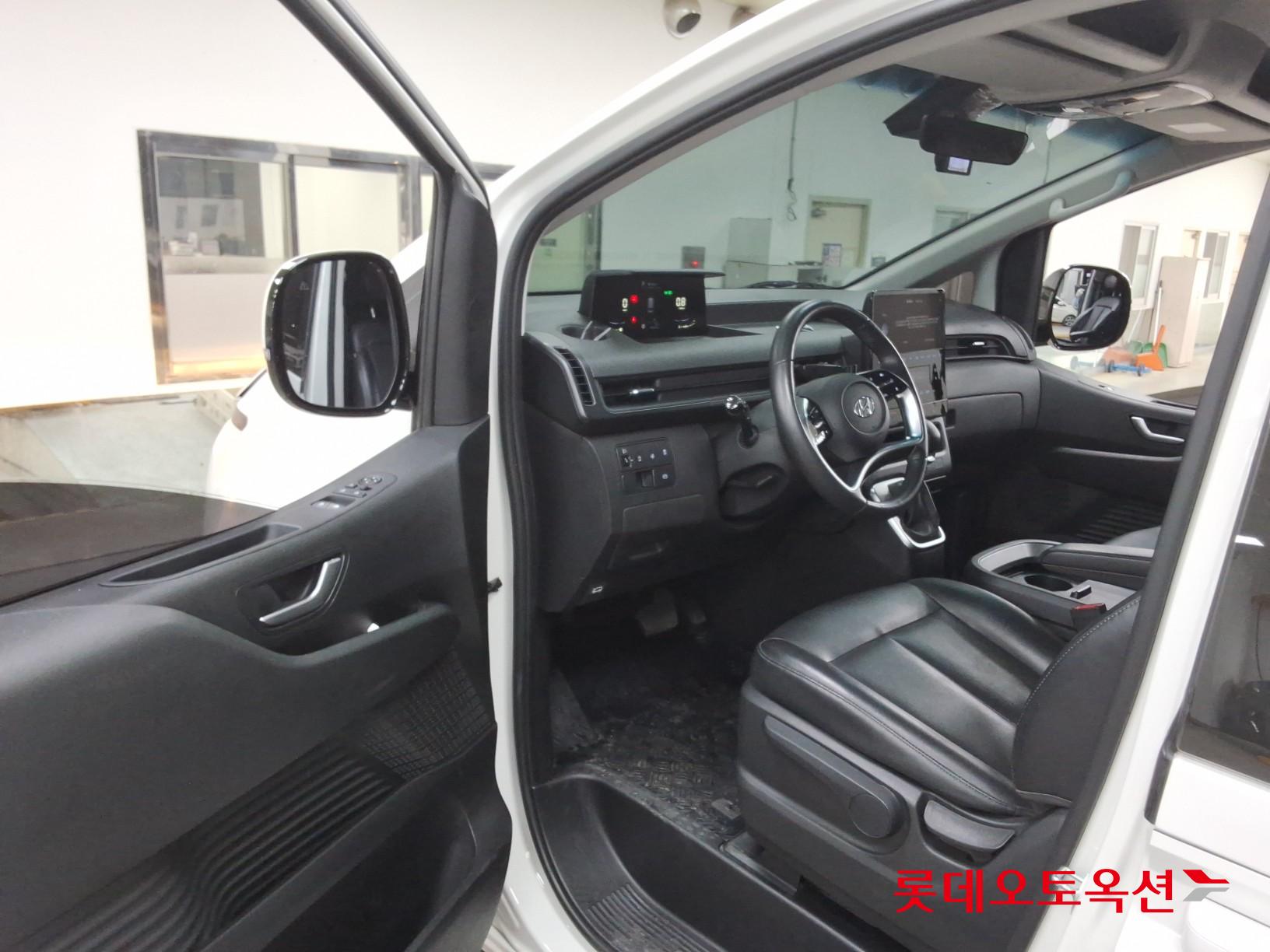 Hyundai Staria - 36