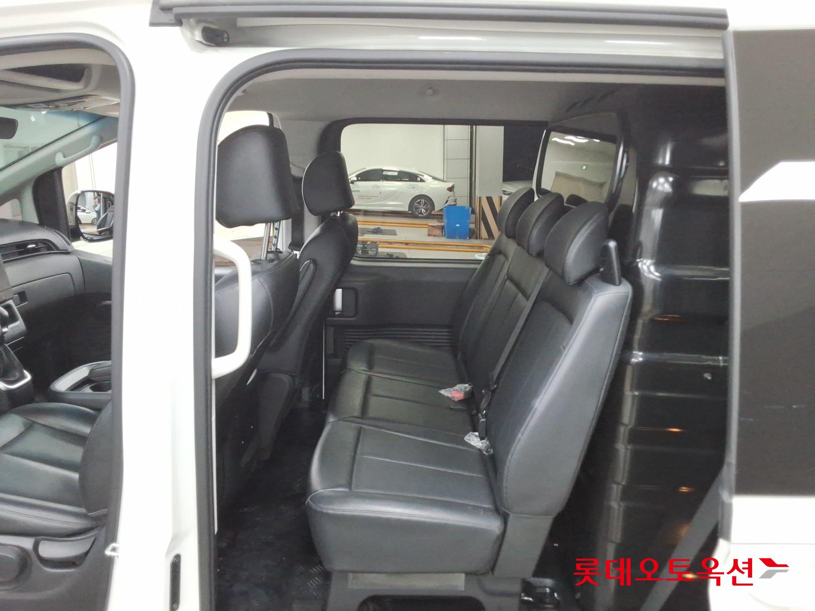 Hyundai Staria - 38