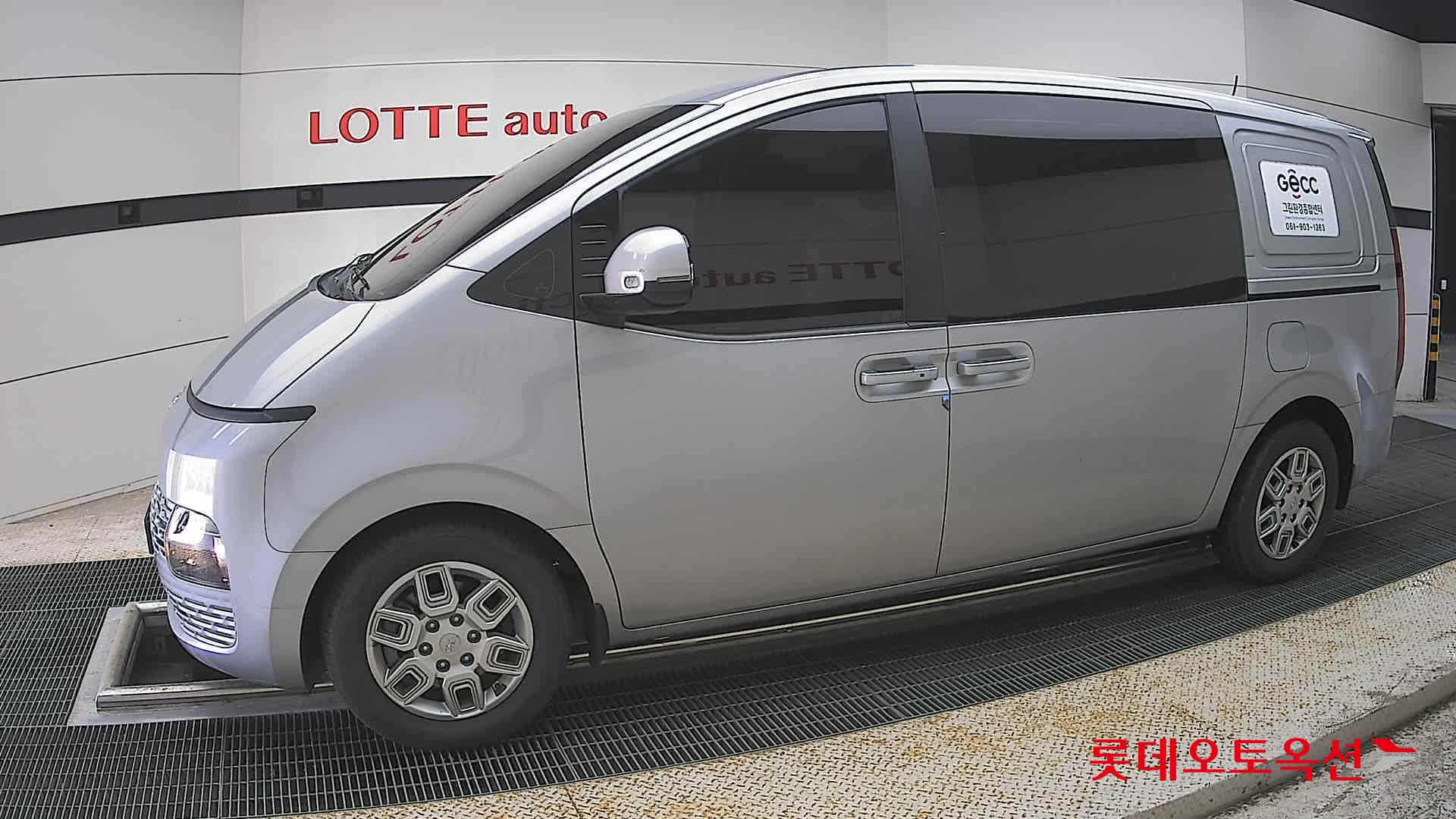 Hyundai Staria - 12