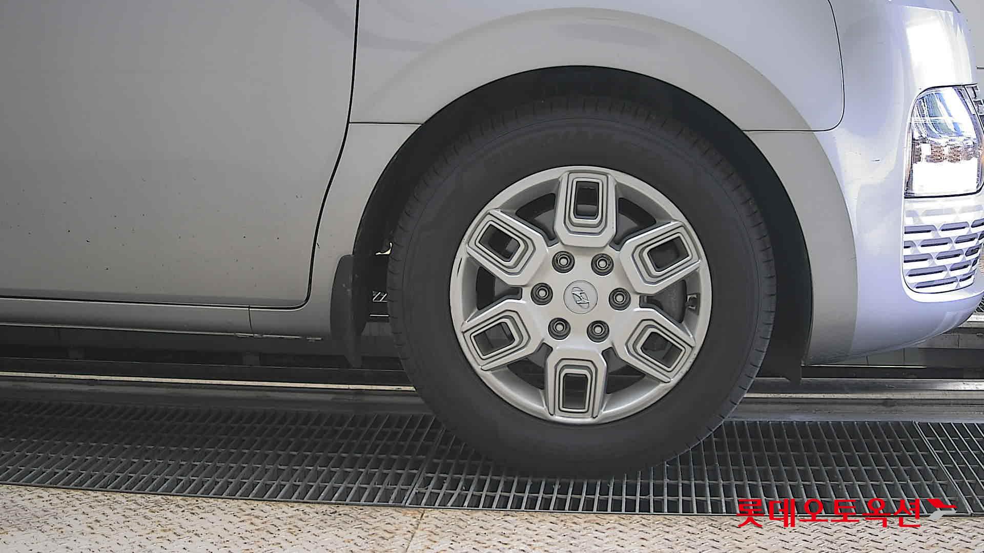 Hyundai Staria - 27