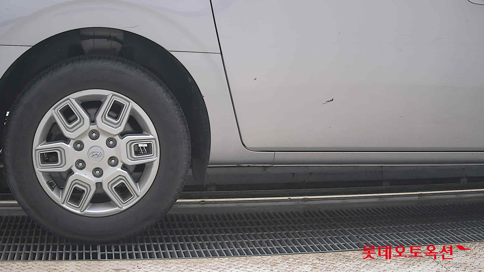 Hyundai Staria - 28