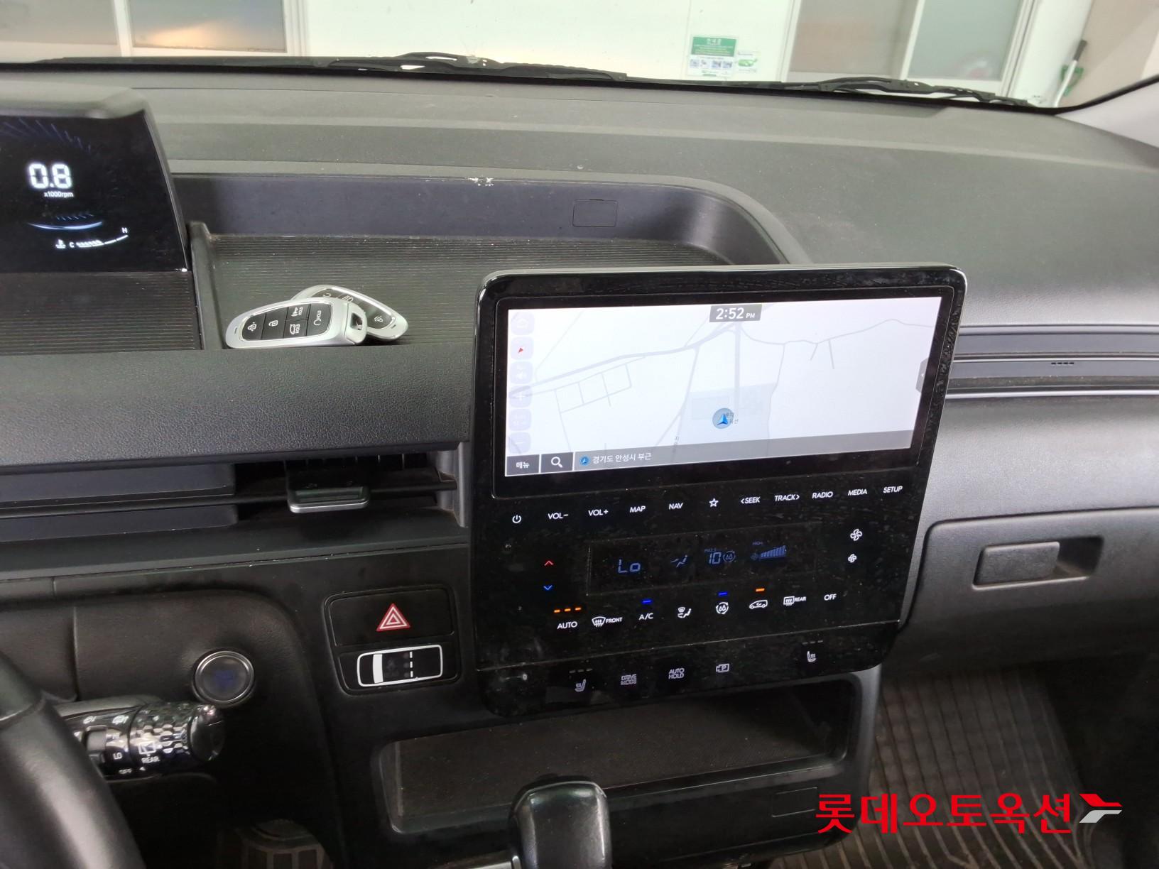 Hyundai Staria - 32