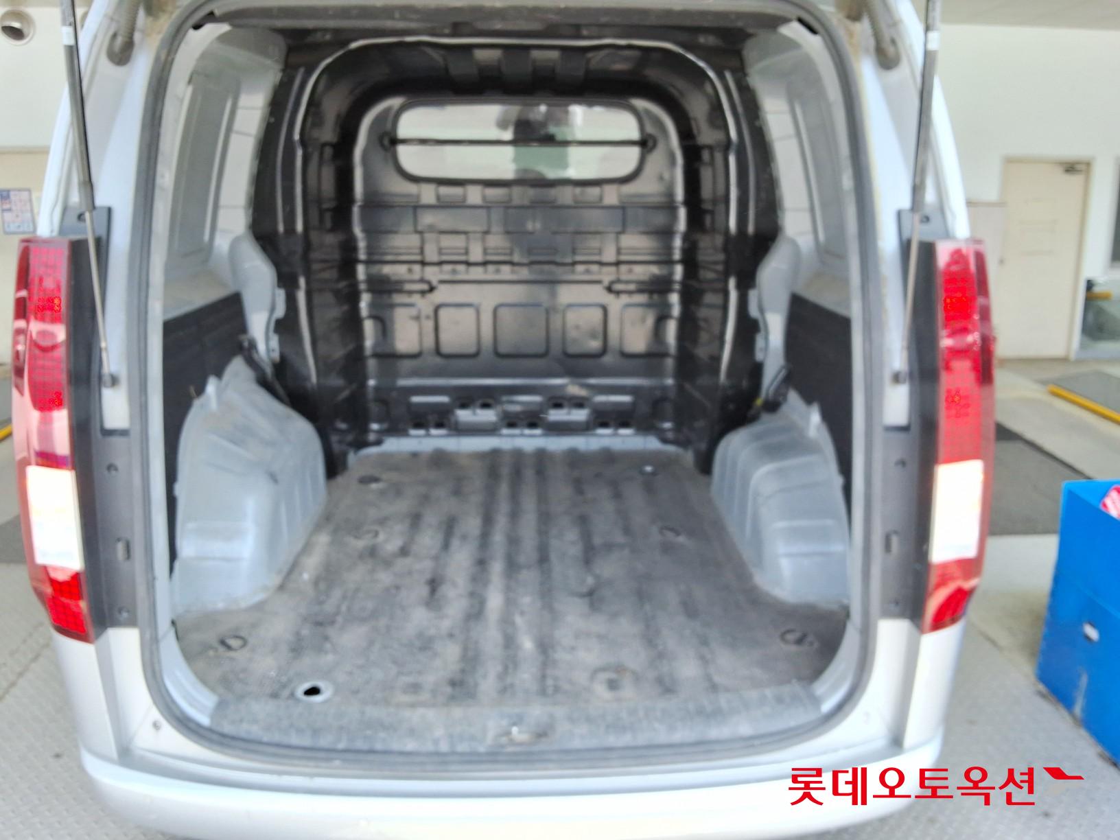 Hyundai Staria - 9