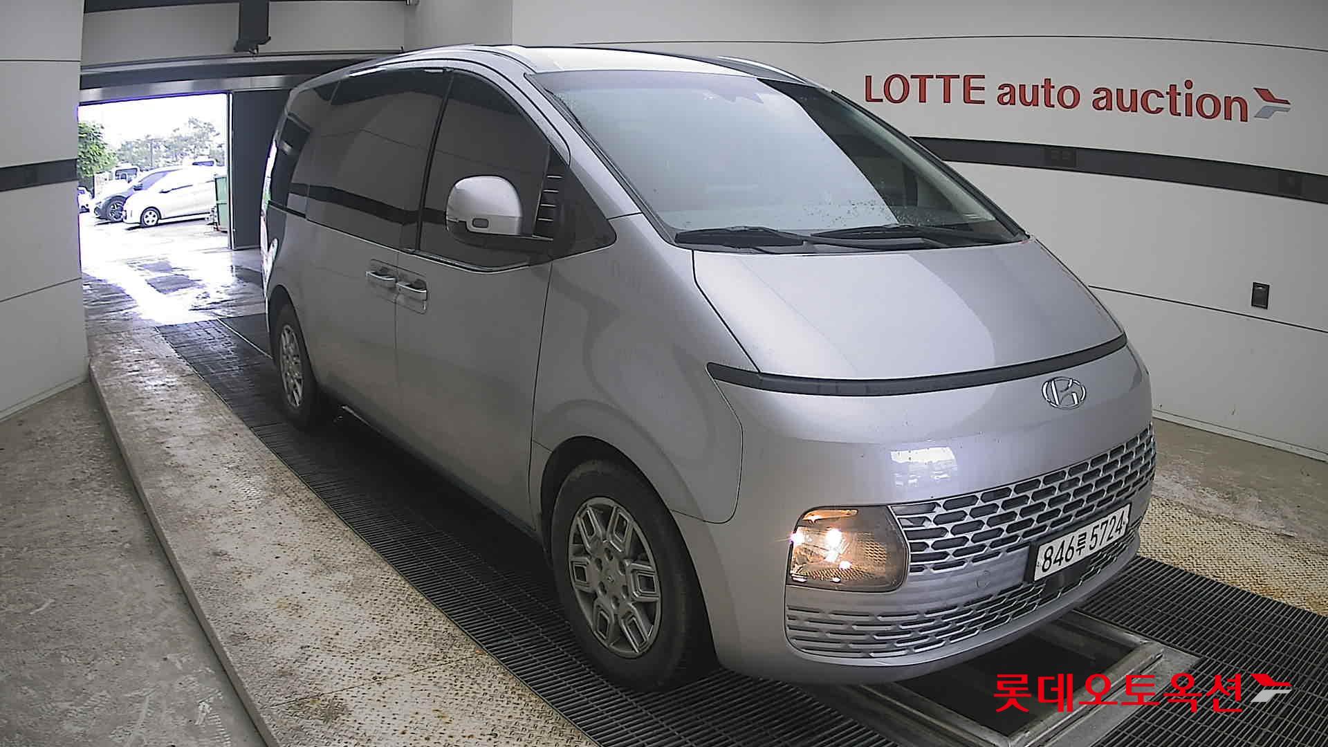 2022 - hyundai staria