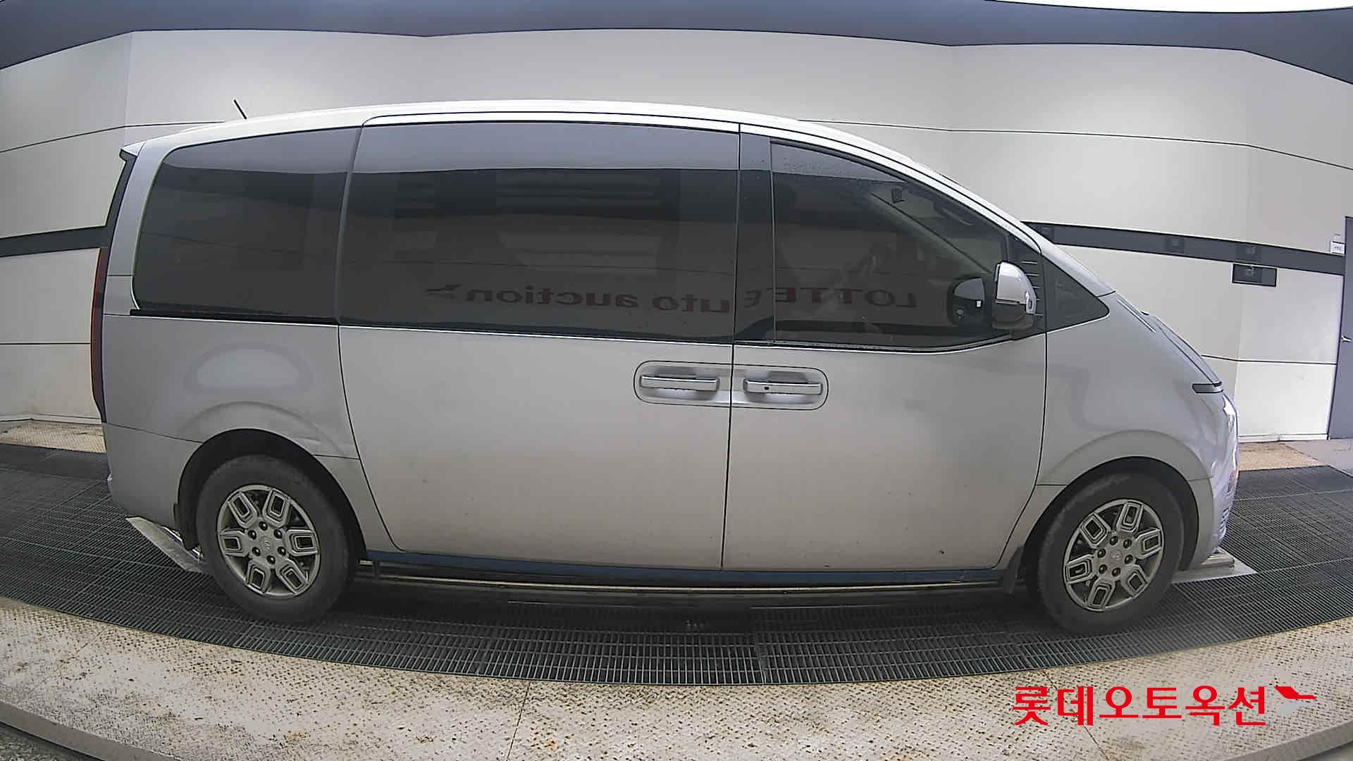 2022 - hyundai staria