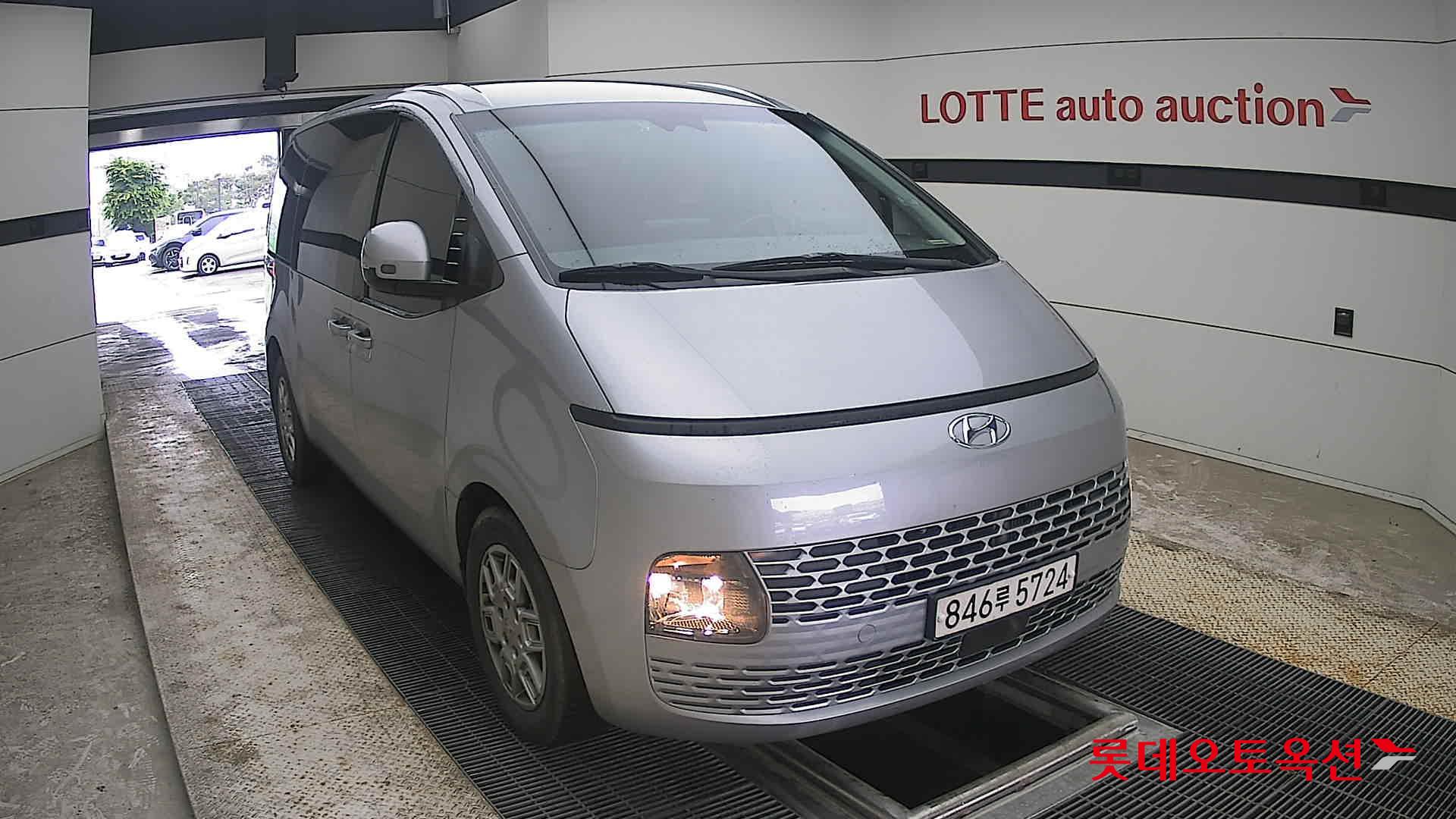 2022 - hyundai staria