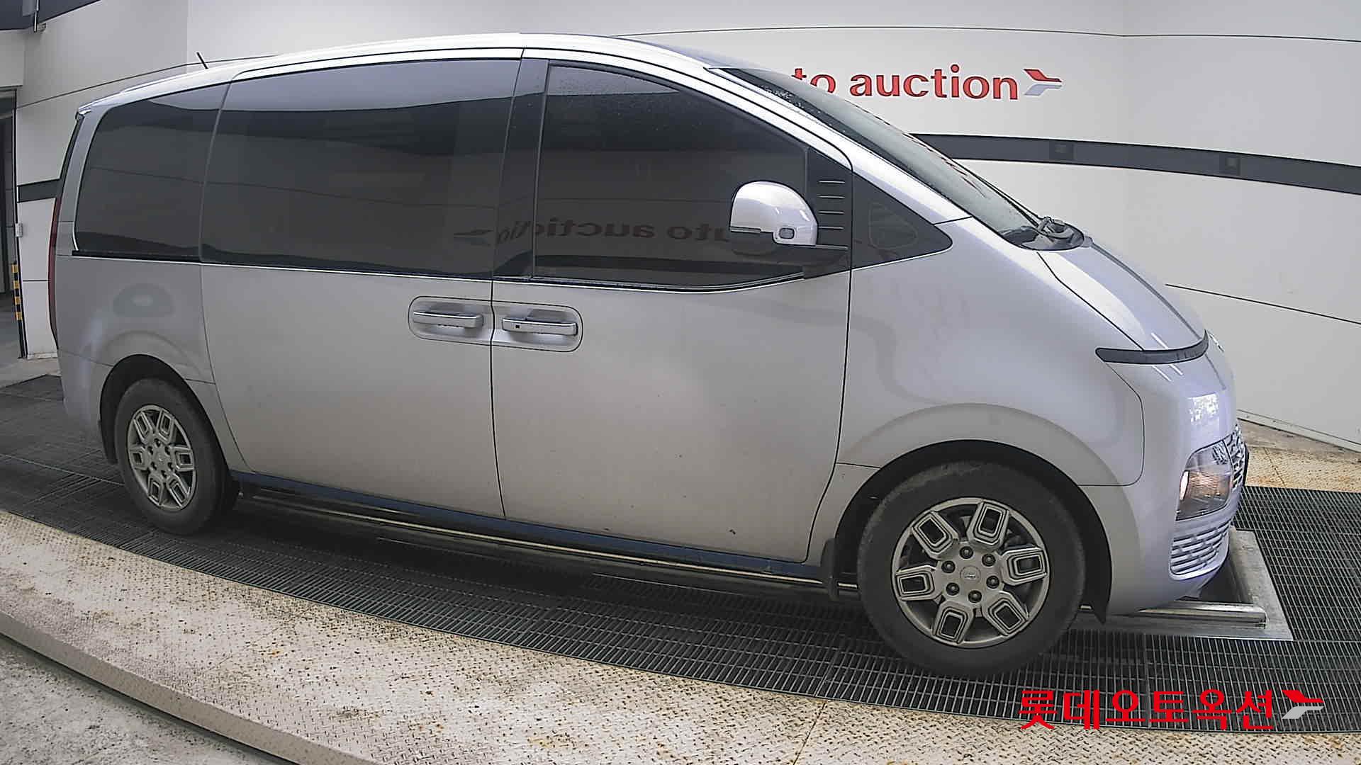 2022 - hyundai staria
