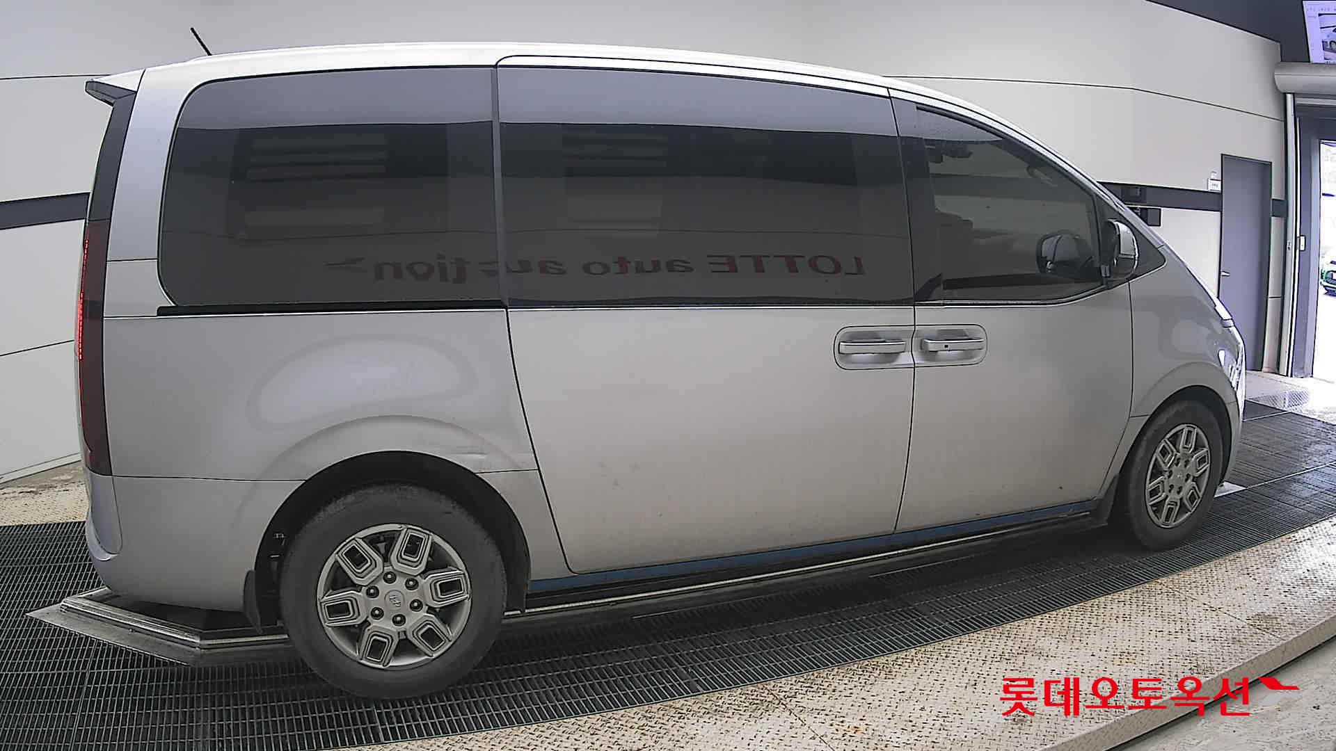 2022 - hyundai staria