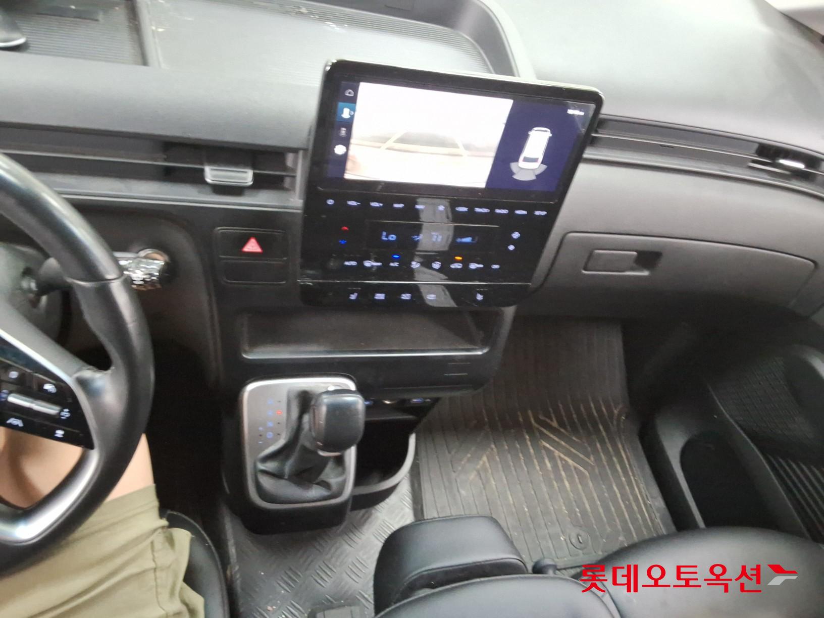 2022 - hyundai staria