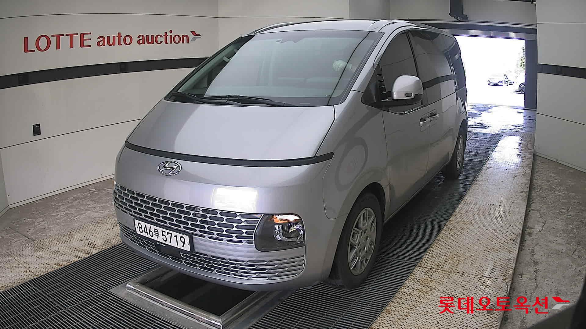 2022 - hyundai staria