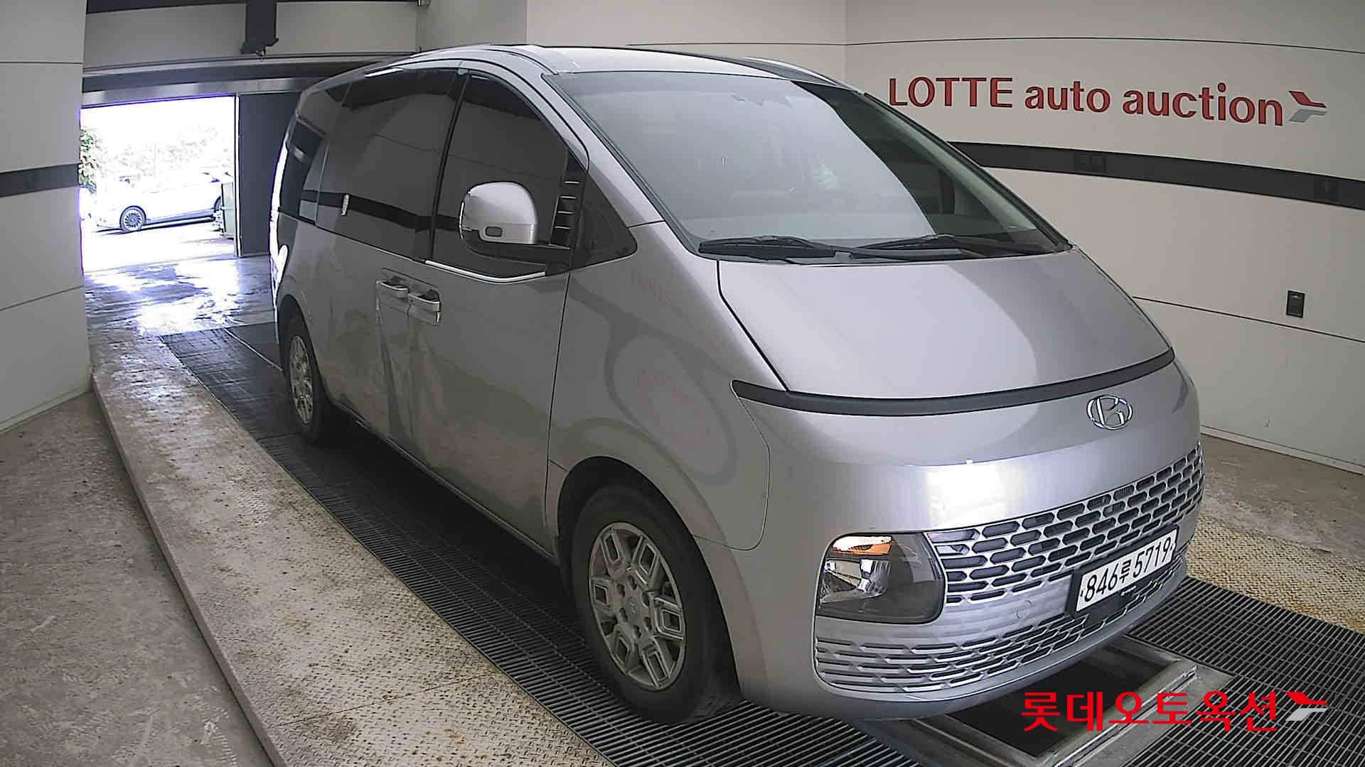 2022 - hyundai staria