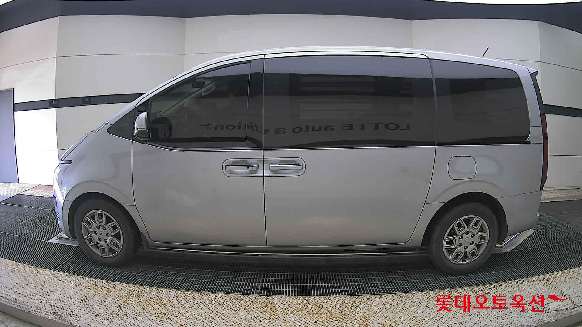 2022 - hyundai staria