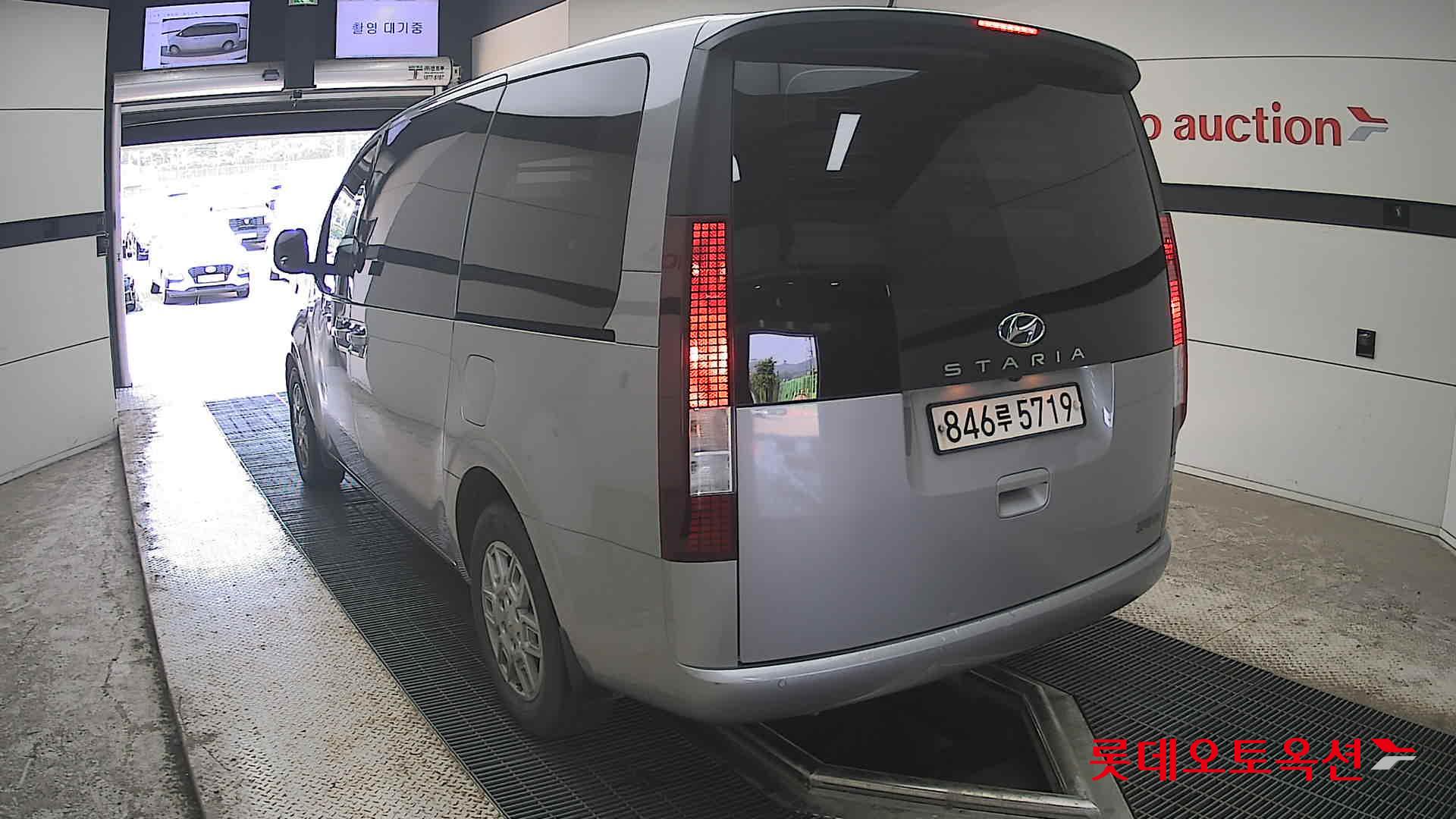 2022 - hyundai staria