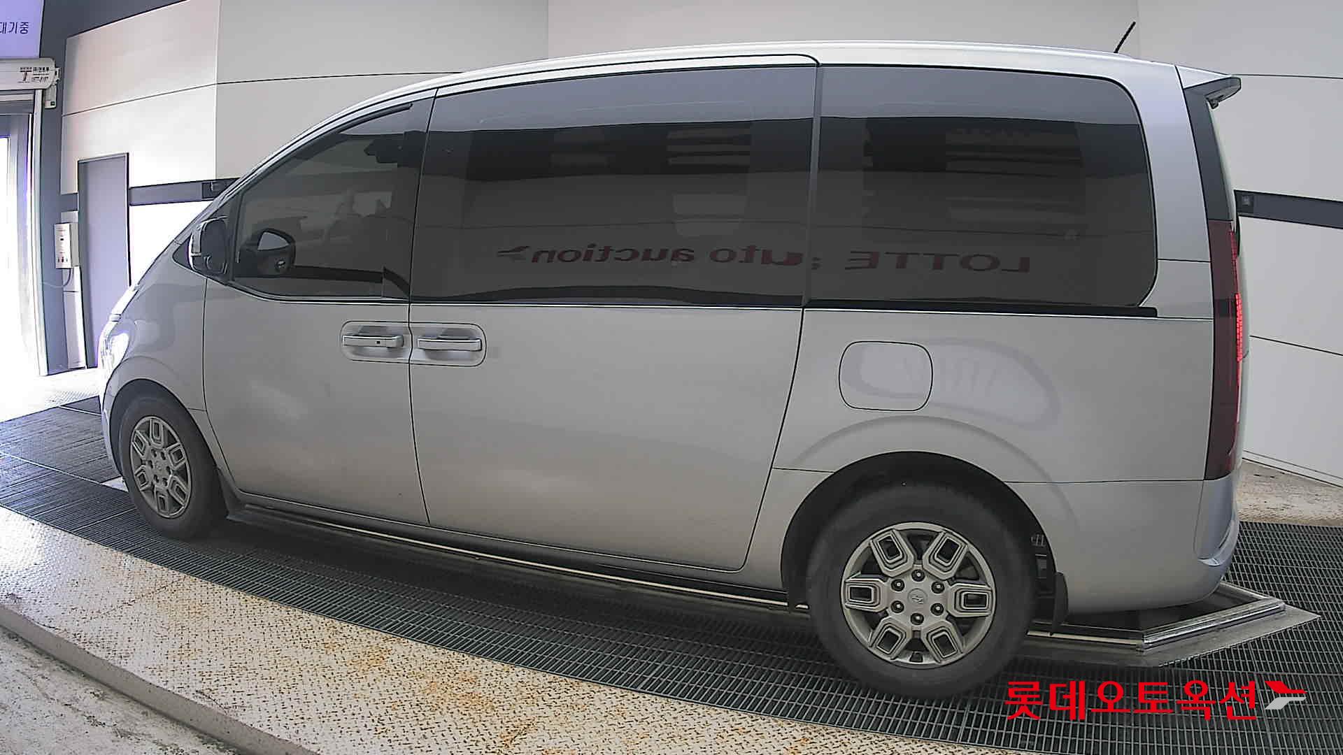 2022 - hyundai staria