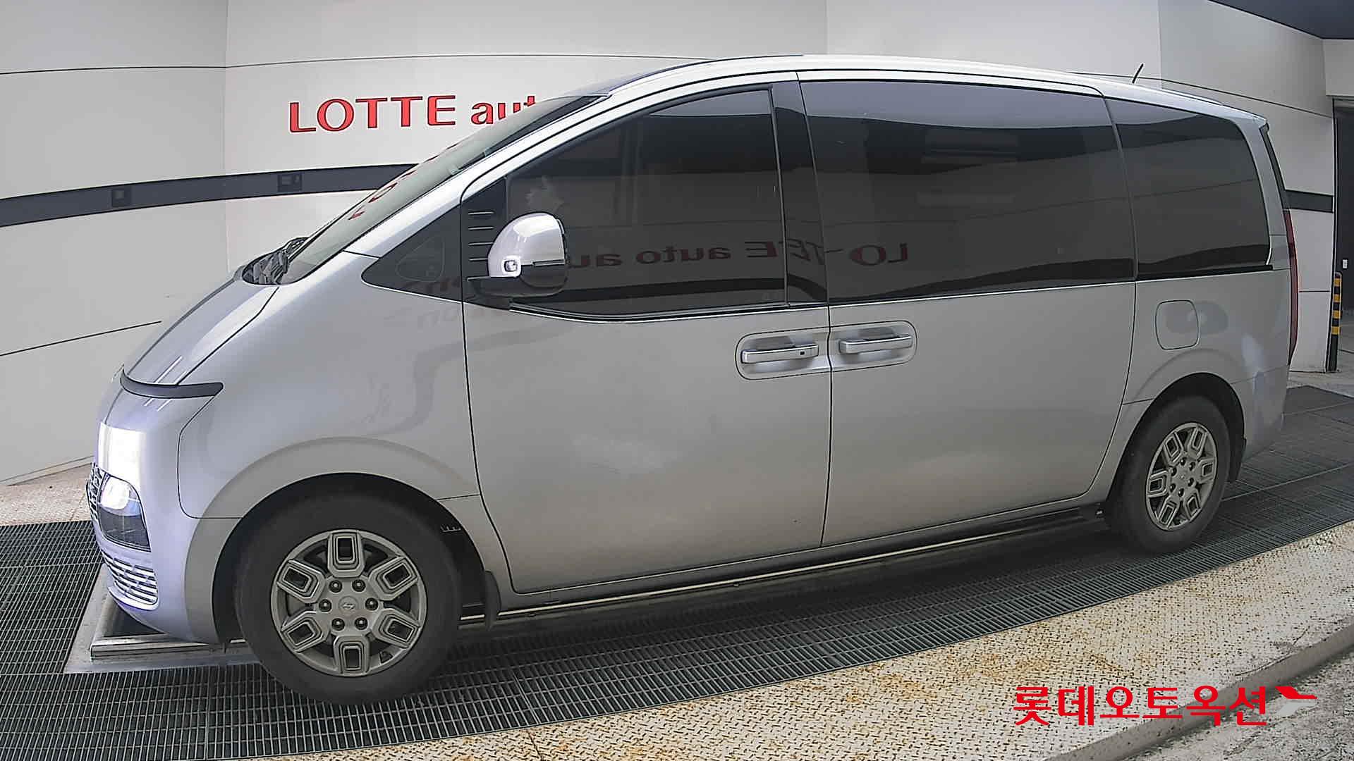 2022 - hyundai staria
