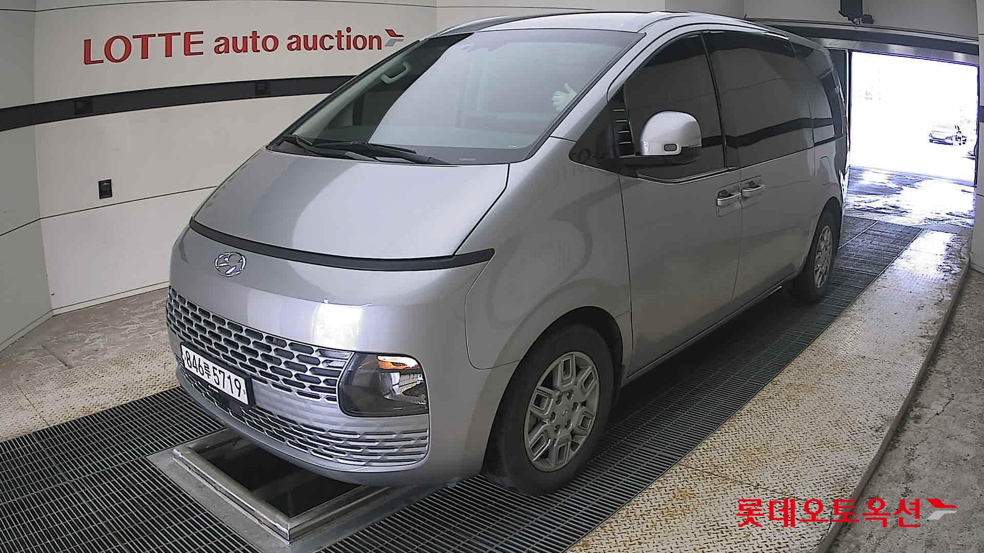 2022 - hyundai staria