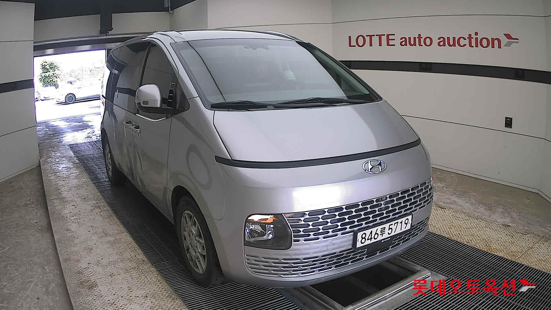 2022 - hyundai staria