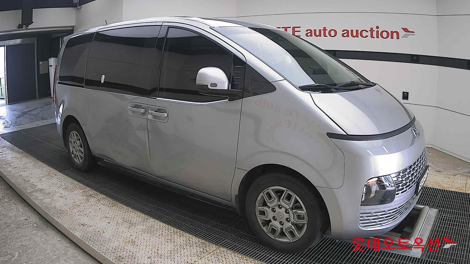 2022 - hyundai staria
