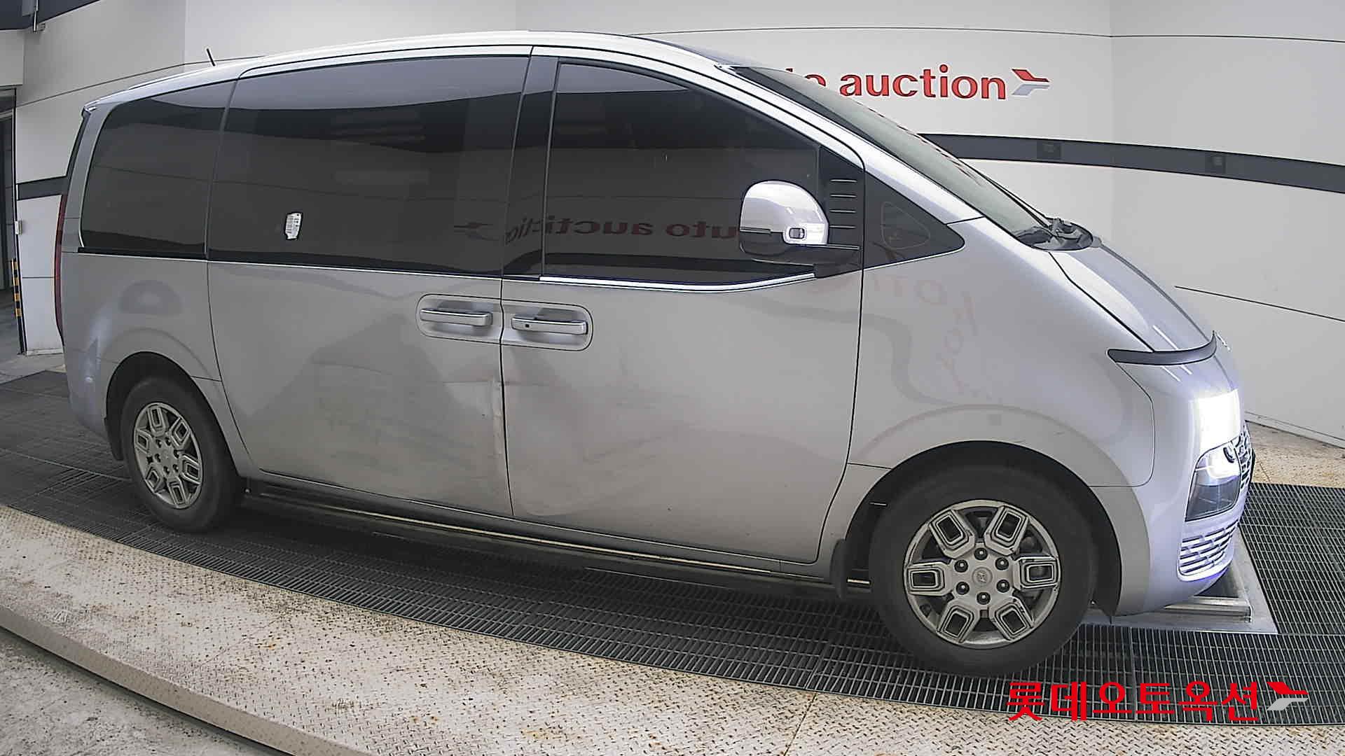 2022 - hyundai staria