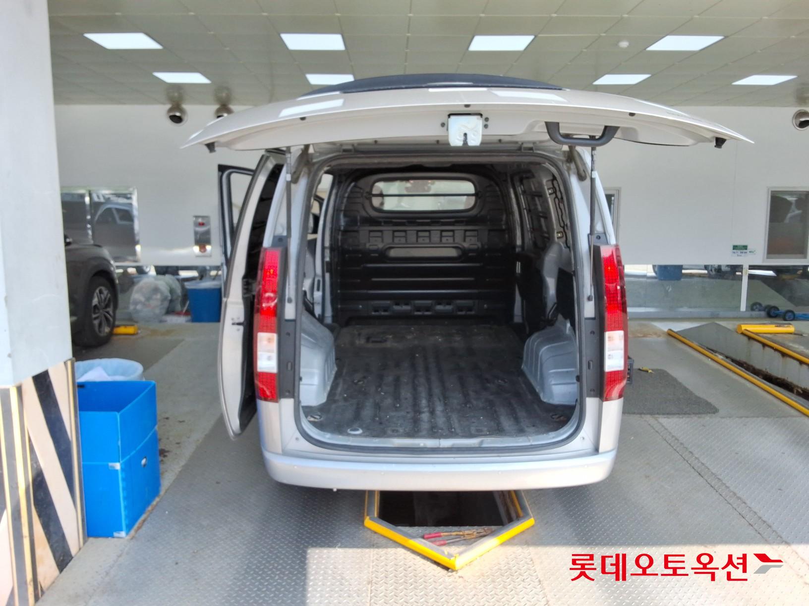 2022 - hyundai staria